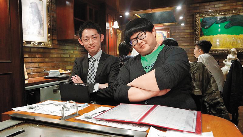 小胖林育群有位日本同性密友,去年4月小胖曾經帶媽媽和妹妹赴日與對方聚會,兩人形影不離。