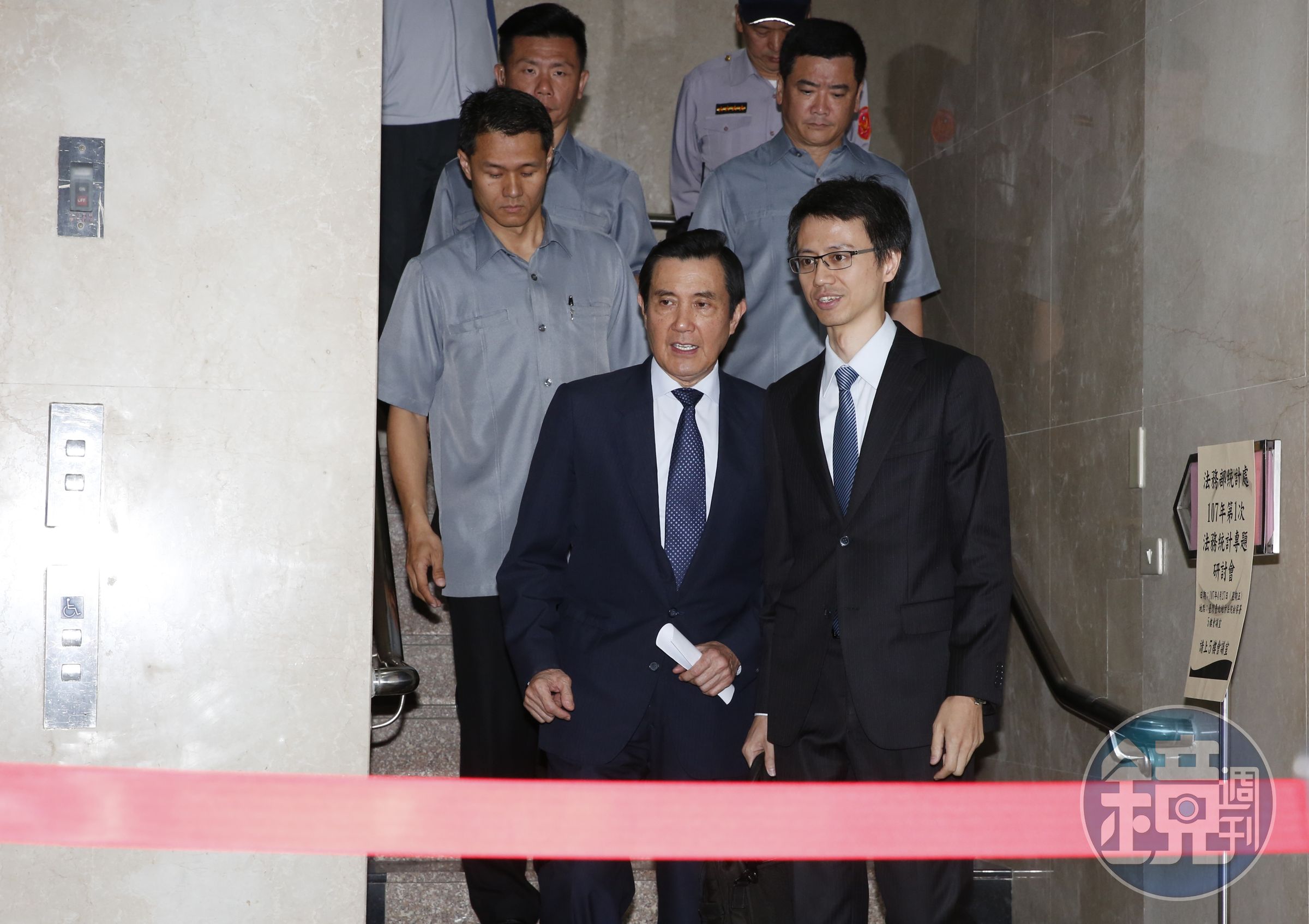 台大校友、前總統馬英九今受訪時批評教育部違法濫權、踐踏《大學法》，他感到非常痛心。