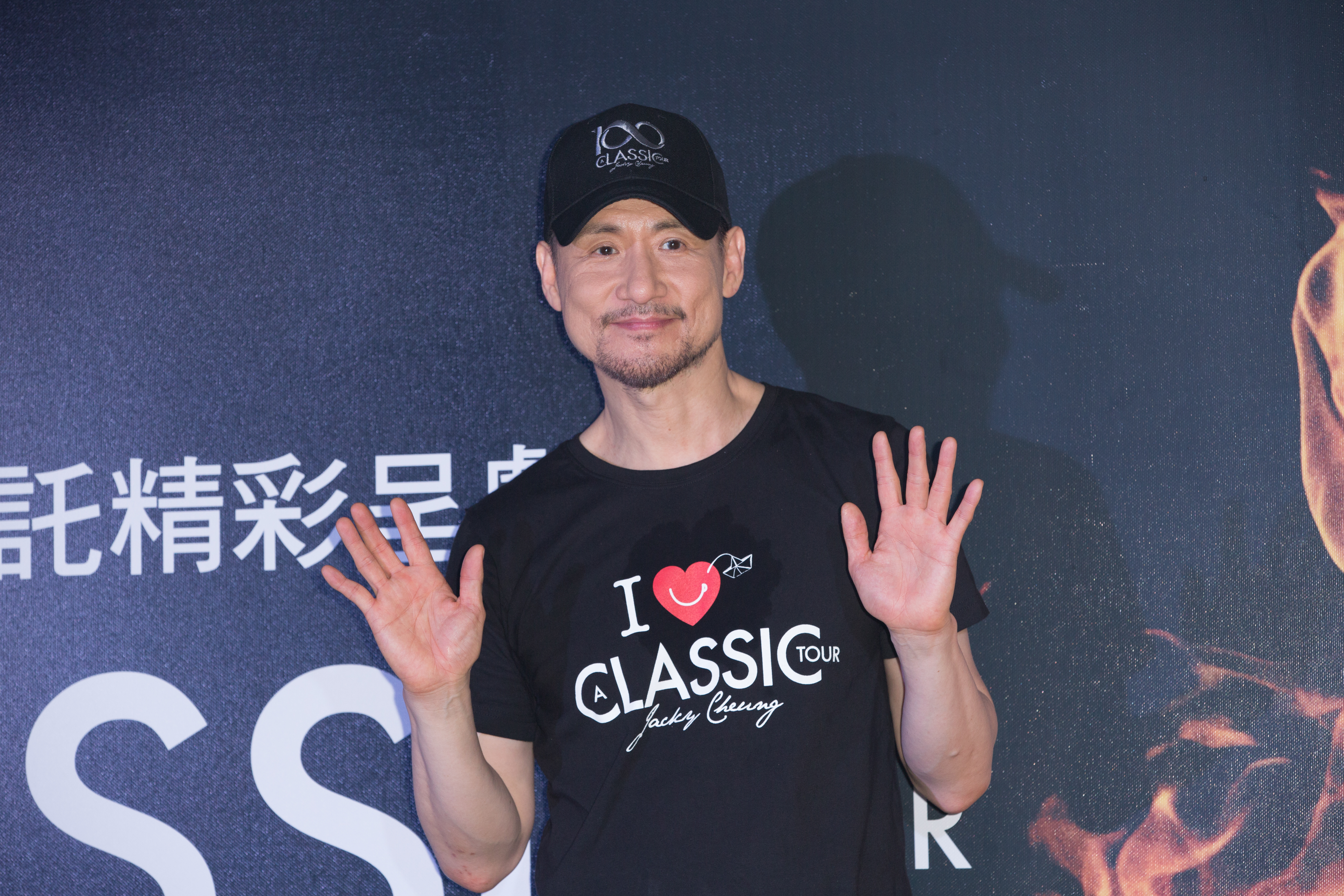 張學友開心慶功,透露巡迴演唱會將在明年1月結束,但腦筋停不下來,將會繼續構思工作。