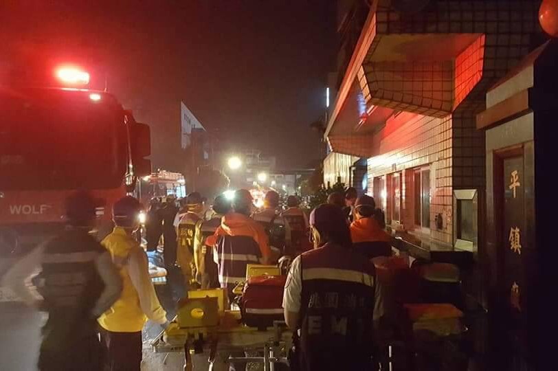 敬鵬工業平鎮分廠深夜大火，已悶燒了3天。