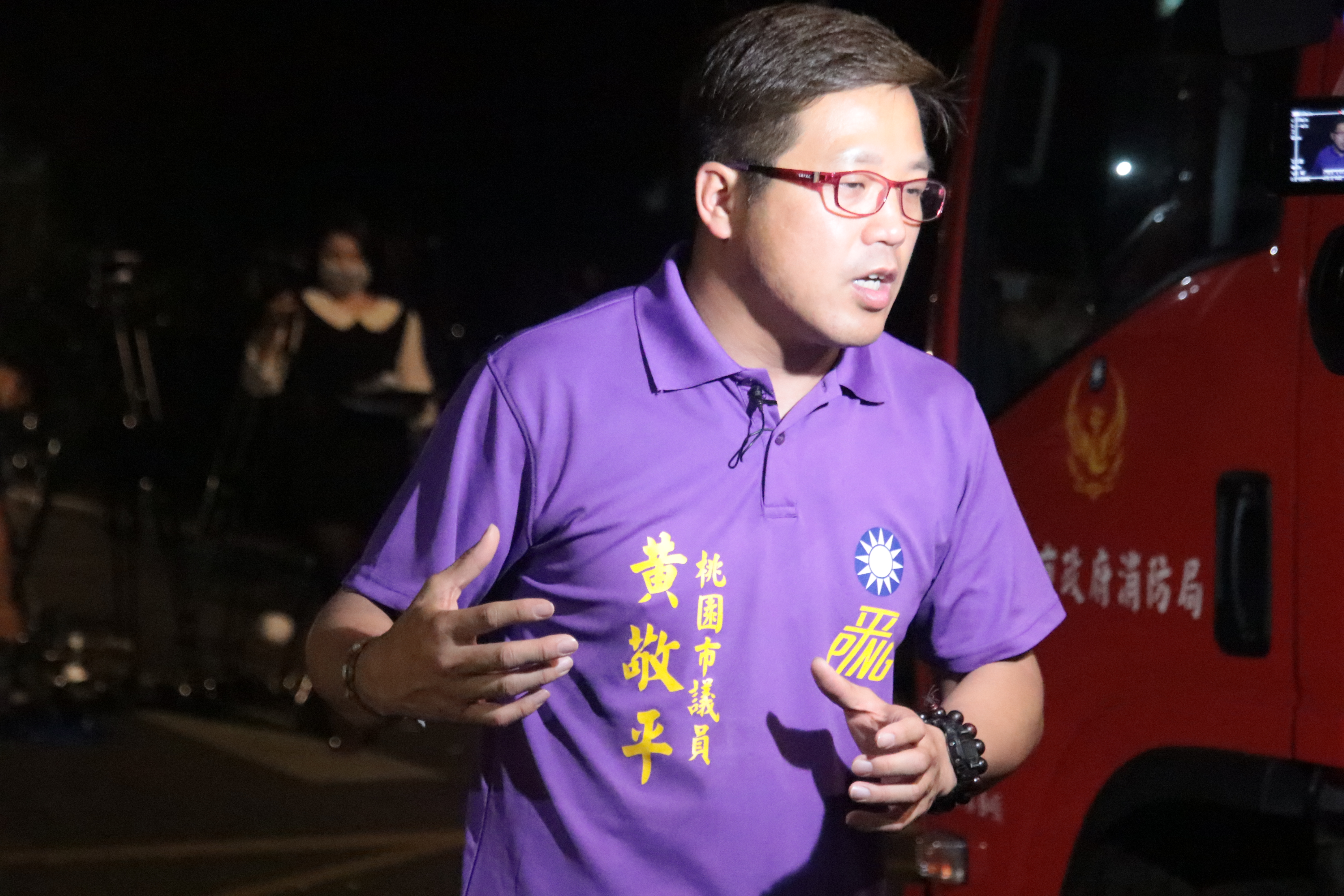 桃園市議員黃敬平痛批敬鵬未提供正確訊息，以致消防員枉死。