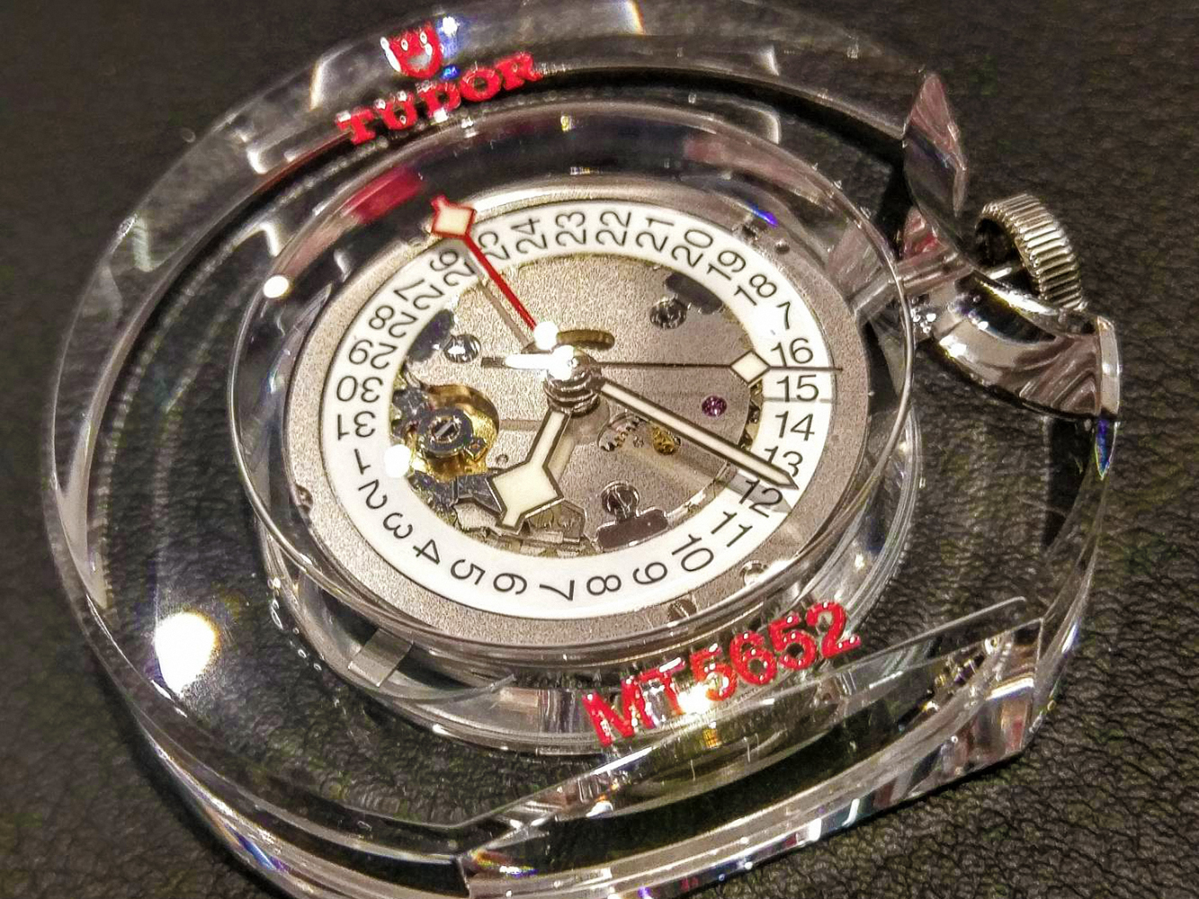 據原廠表示，搭載GMT功能的自製MT5652機芯為全新開發，並非單純以原先MT系列大三針款增加模組而成。