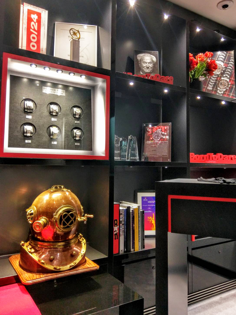 TUDOR展廳內展示了6只年代久遠、彌足珍貴的古董錶，讓筆者大飽眼福。許多近期作品的元素，便是取材自這些歷史錶款。