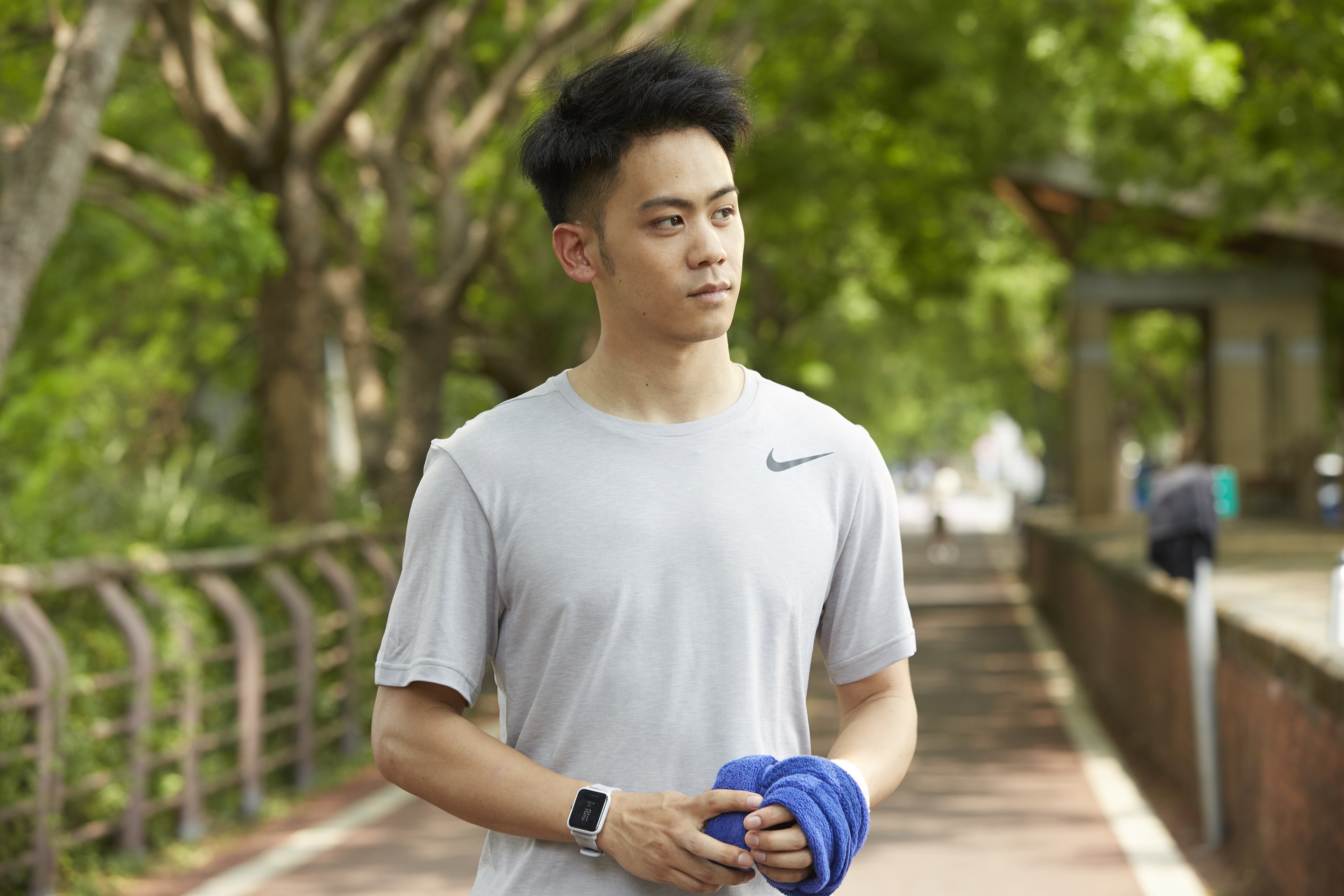 李淳近年成績亮眼，在《目擊者》的殺人魔後，再演出青春校園片男主角。（威視提供）