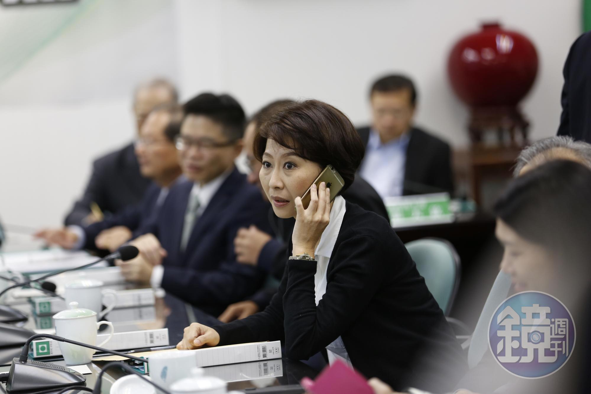 陳亭妃指控謝龍介不實指述她有緋聞,每次選舉都以抹黑方式影射她的男女關係。