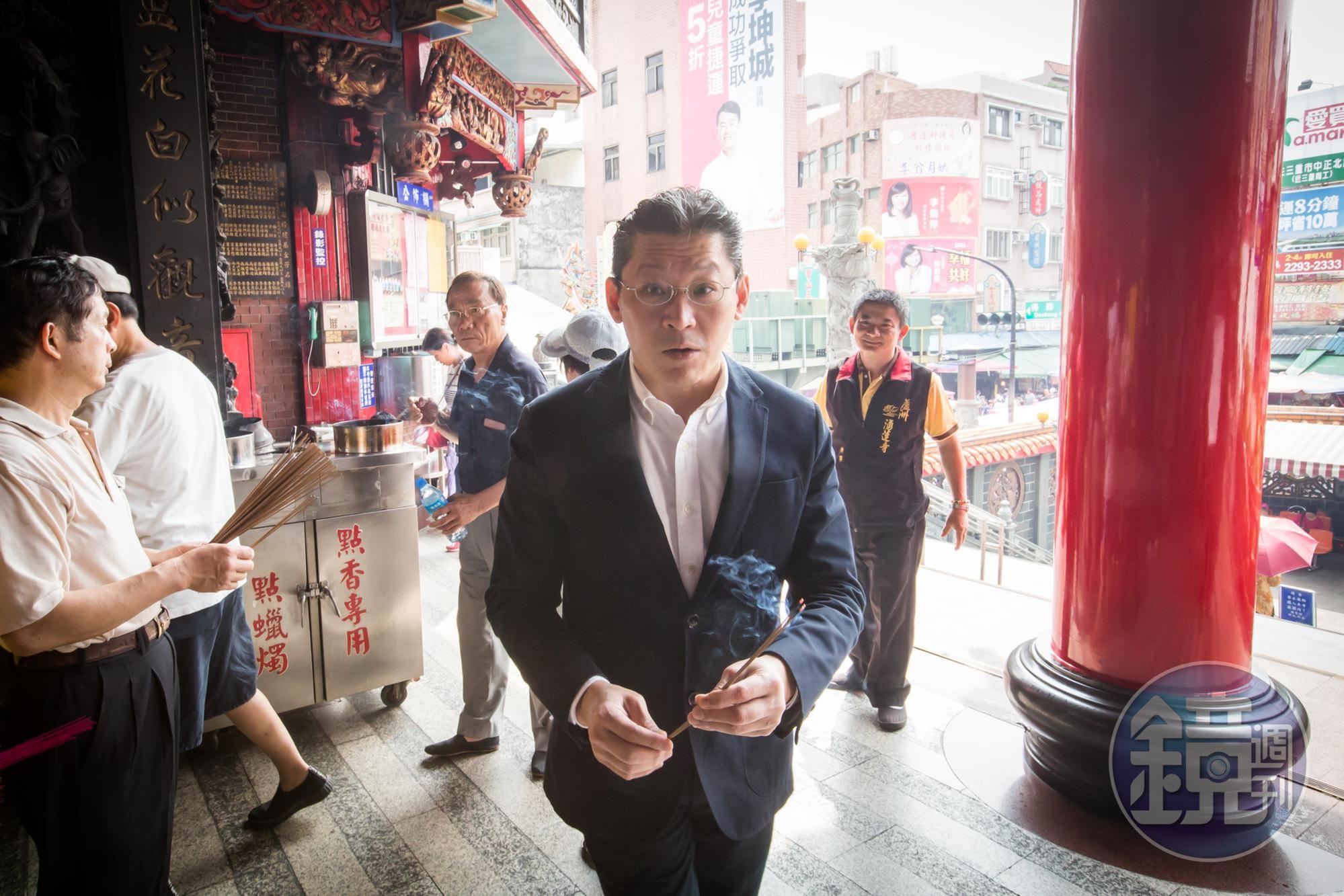 林鴻南全面接班，近兩年開始替老爸林堉璘出席湧蓮寺活動。