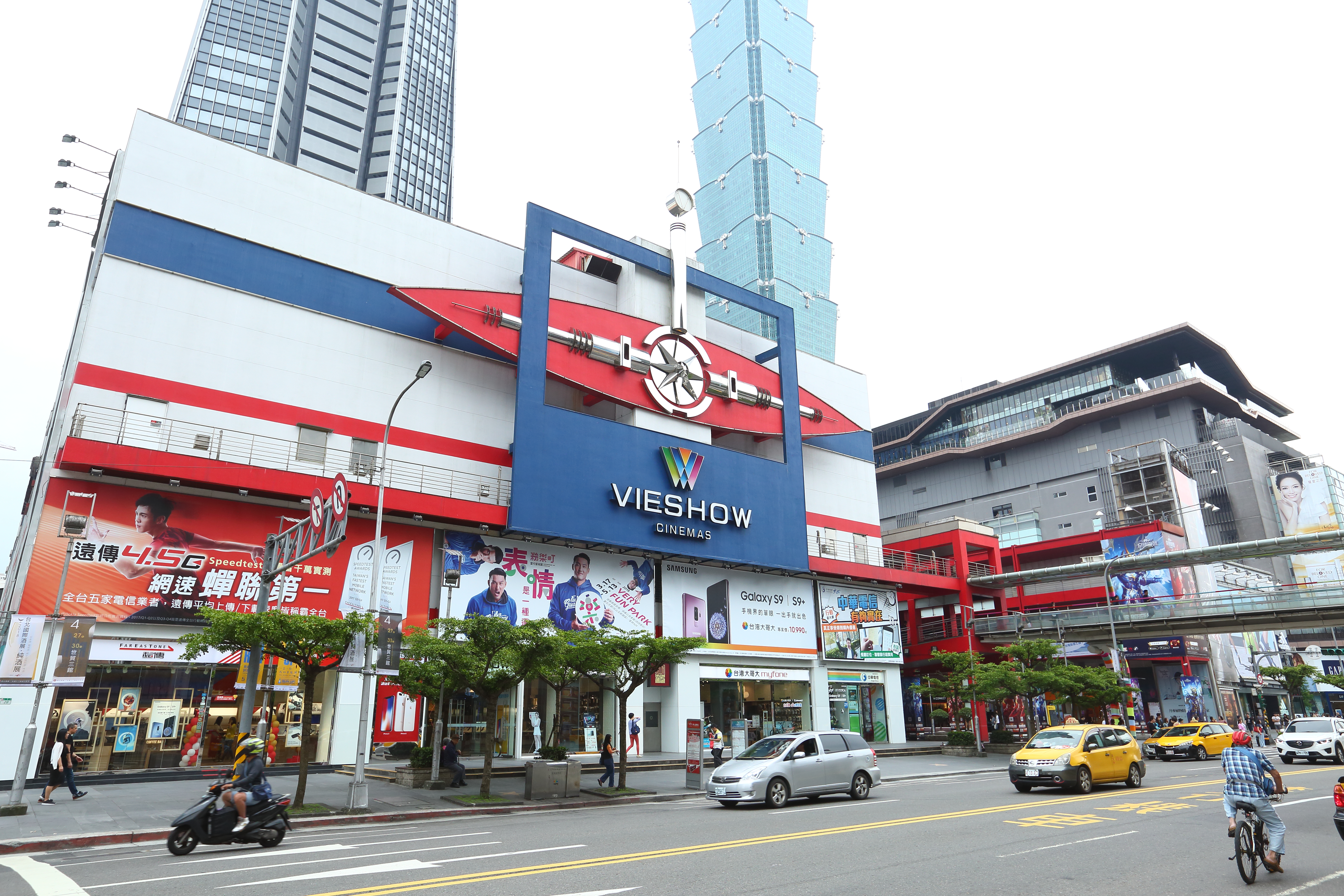 林堉璘買地只進不出，坐擁台北市精華區土地，大直重劃區也翻漲百倍。圖為台北市信義區的信義威秀。