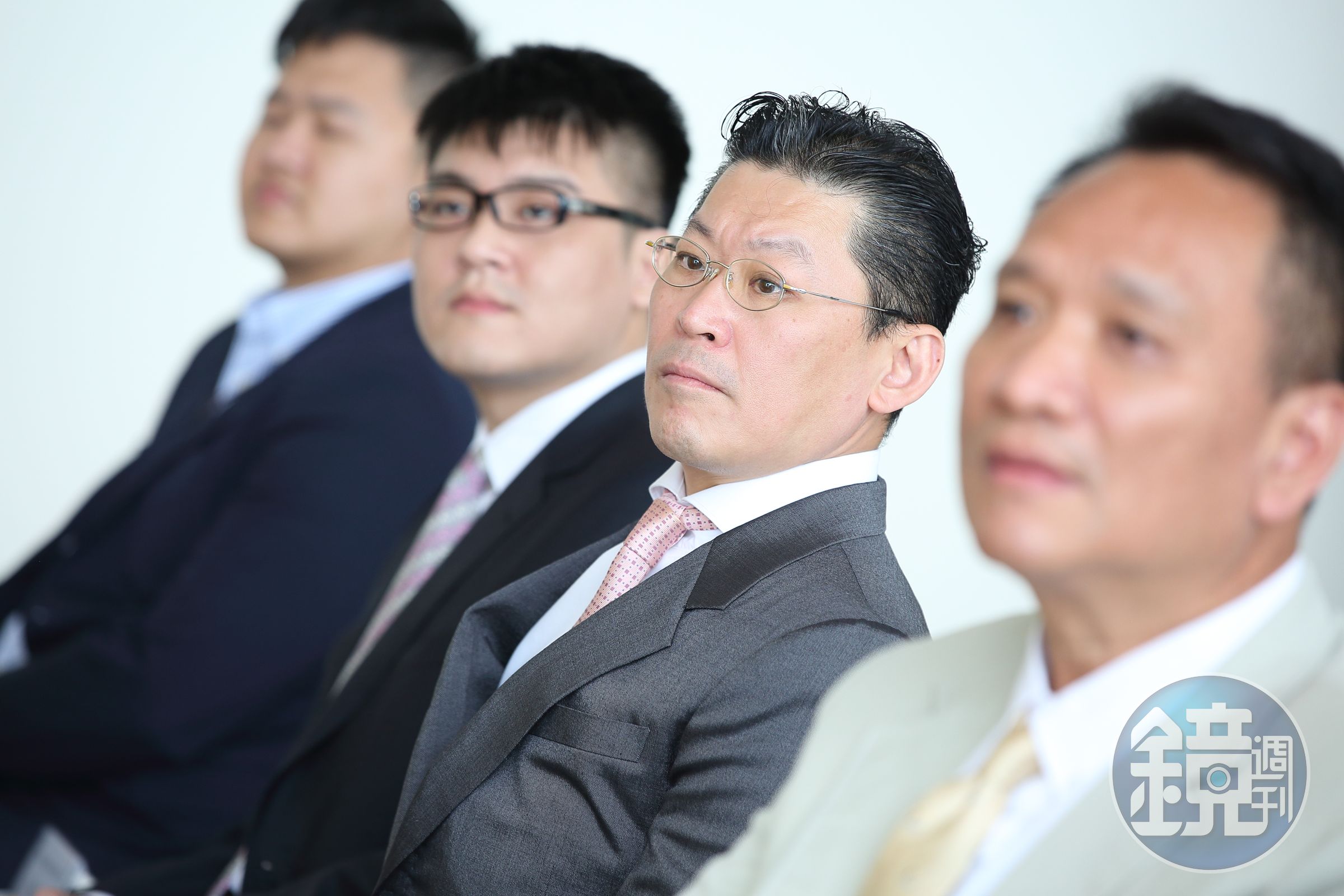 林鴻南（右2）一統宏泰集團金融、建設事業，全面接班的他一改過去低調作風，逐步向外界展示強烈企圖心。