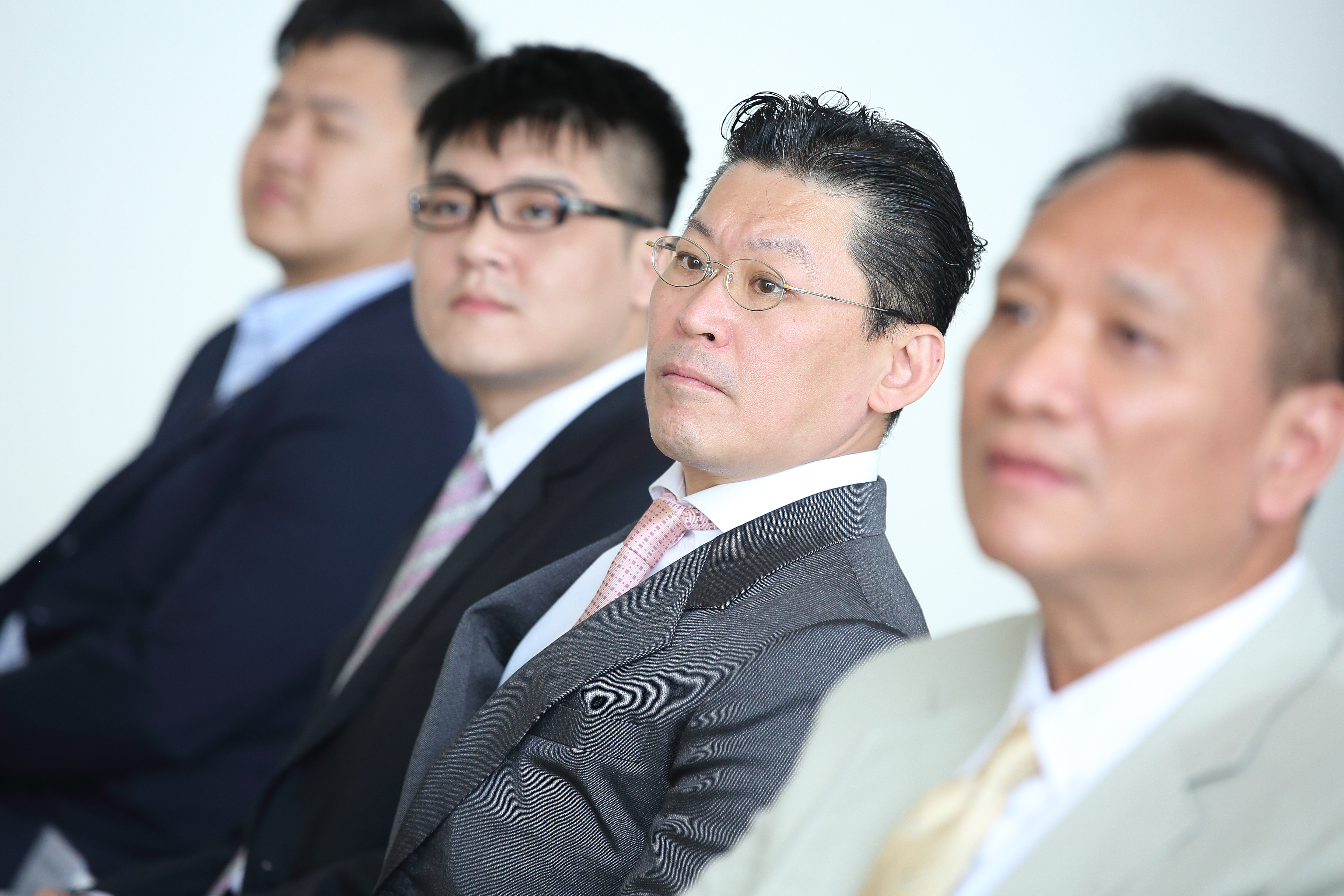 林鴻南（右2）一統宏泰集團金融、建設事業，全面接班的他一改過去低調作風，逐步向外界展示強烈企圖心。