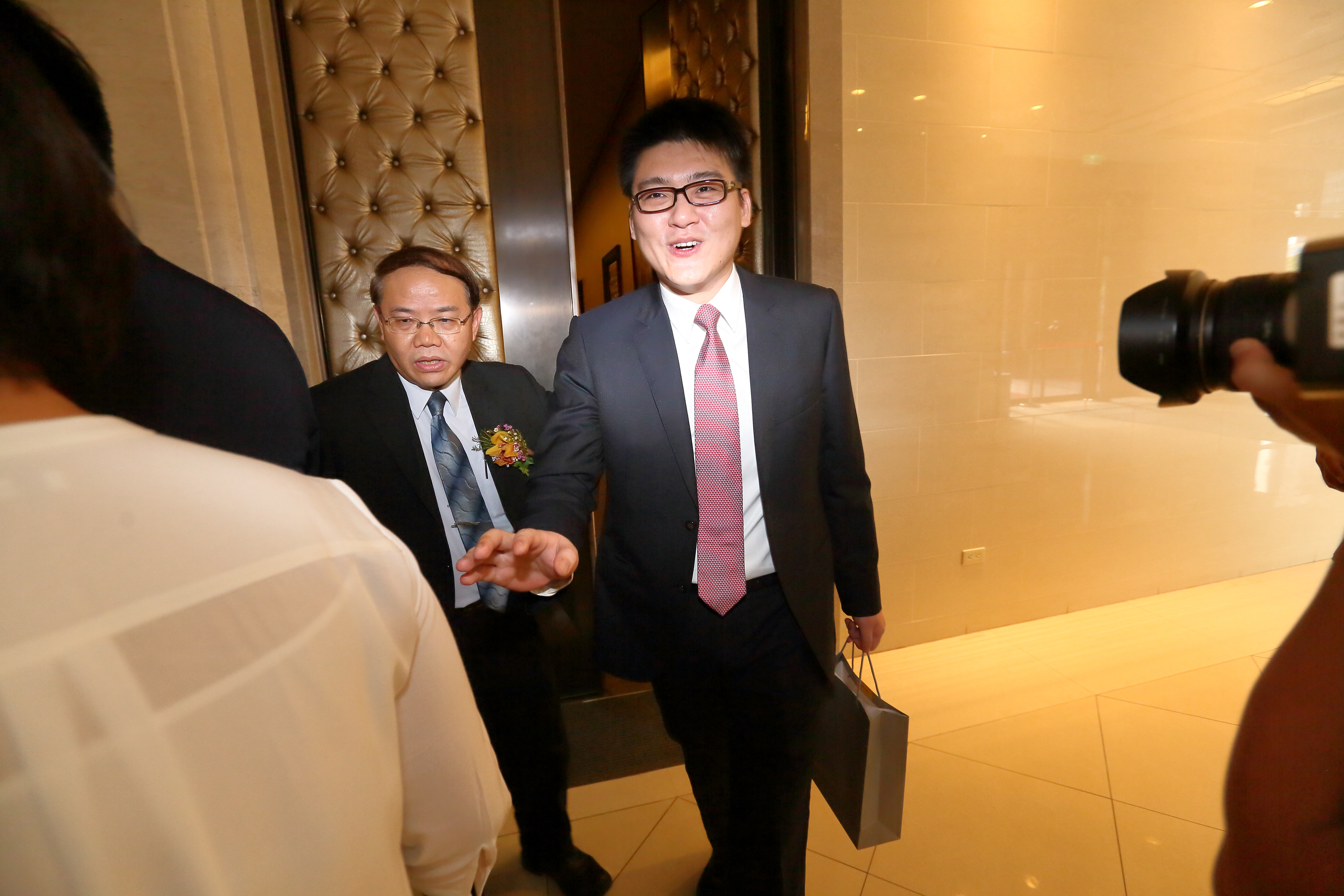 林鴻森去年底離開宏盛建設出外闖蕩，打亂宏泰集團交棒規劃，林鴻南順勢成為宏泰集團下新掌門人。