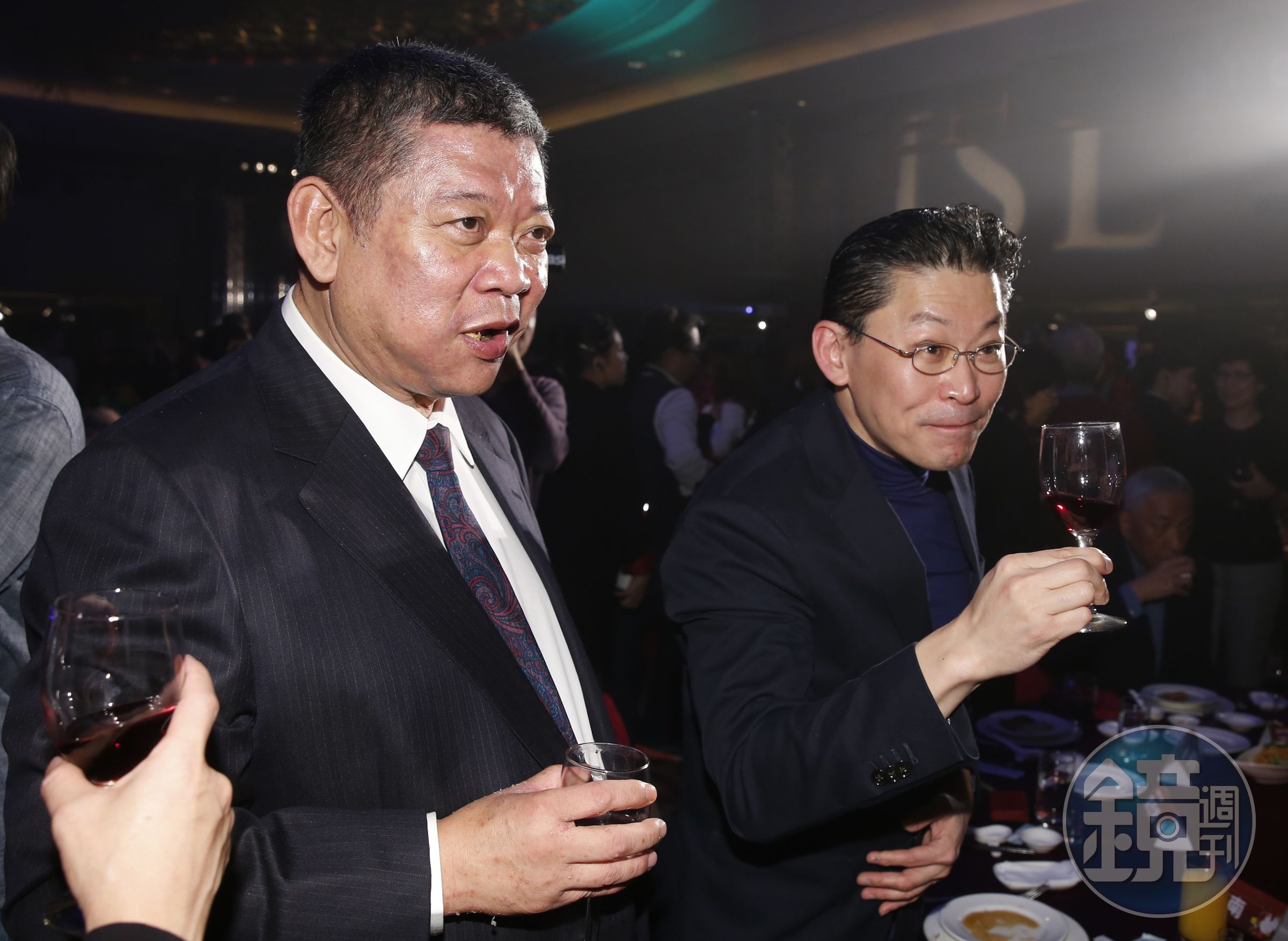 林鴻南（右）全面接班，近兩年開始替老爸林堉璘出席湧蓮寺活動。