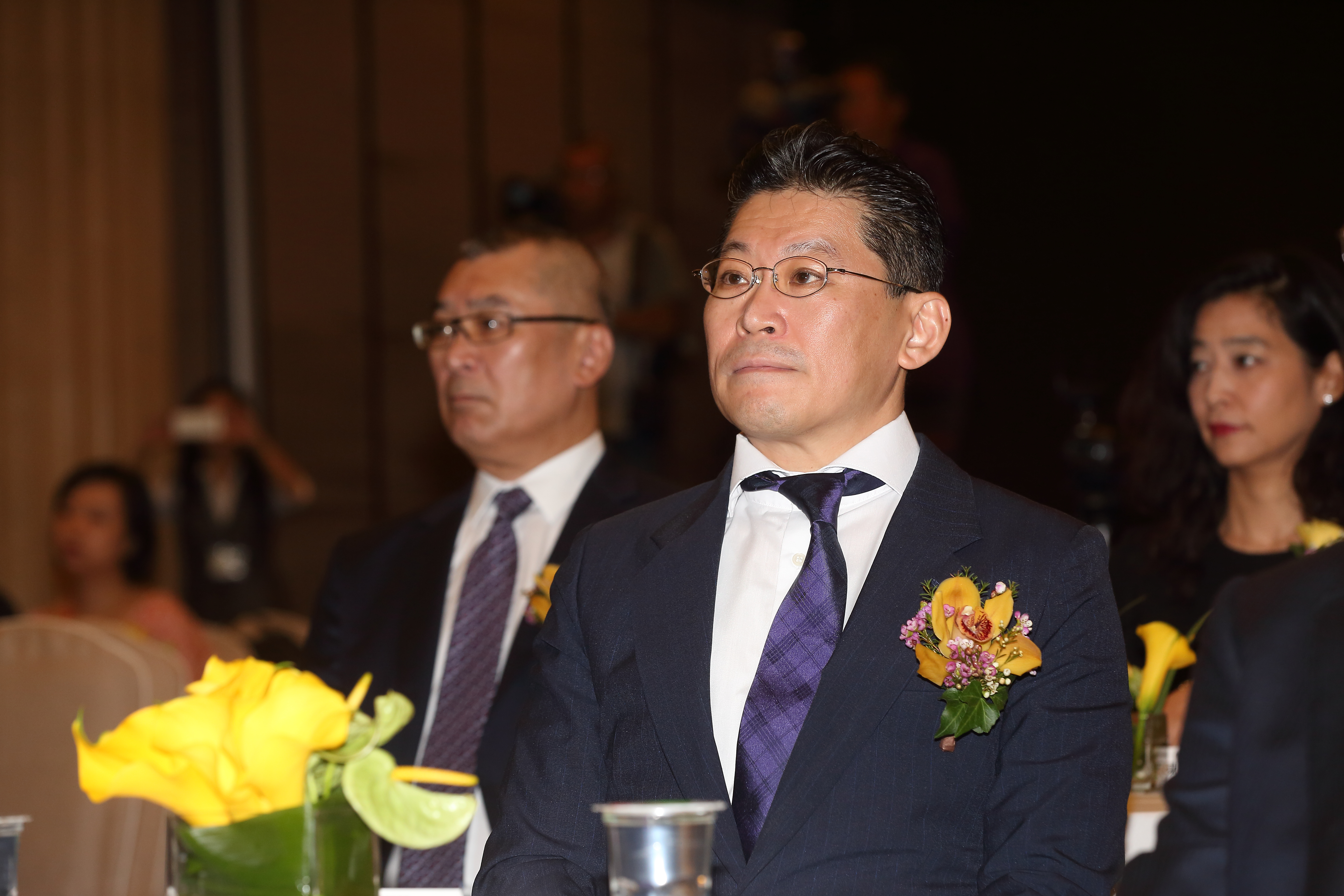 林鴻南（前）行事頗有乃父之風，尤其遺傳到林堉璘精打細算、做事嚴謹的部分。