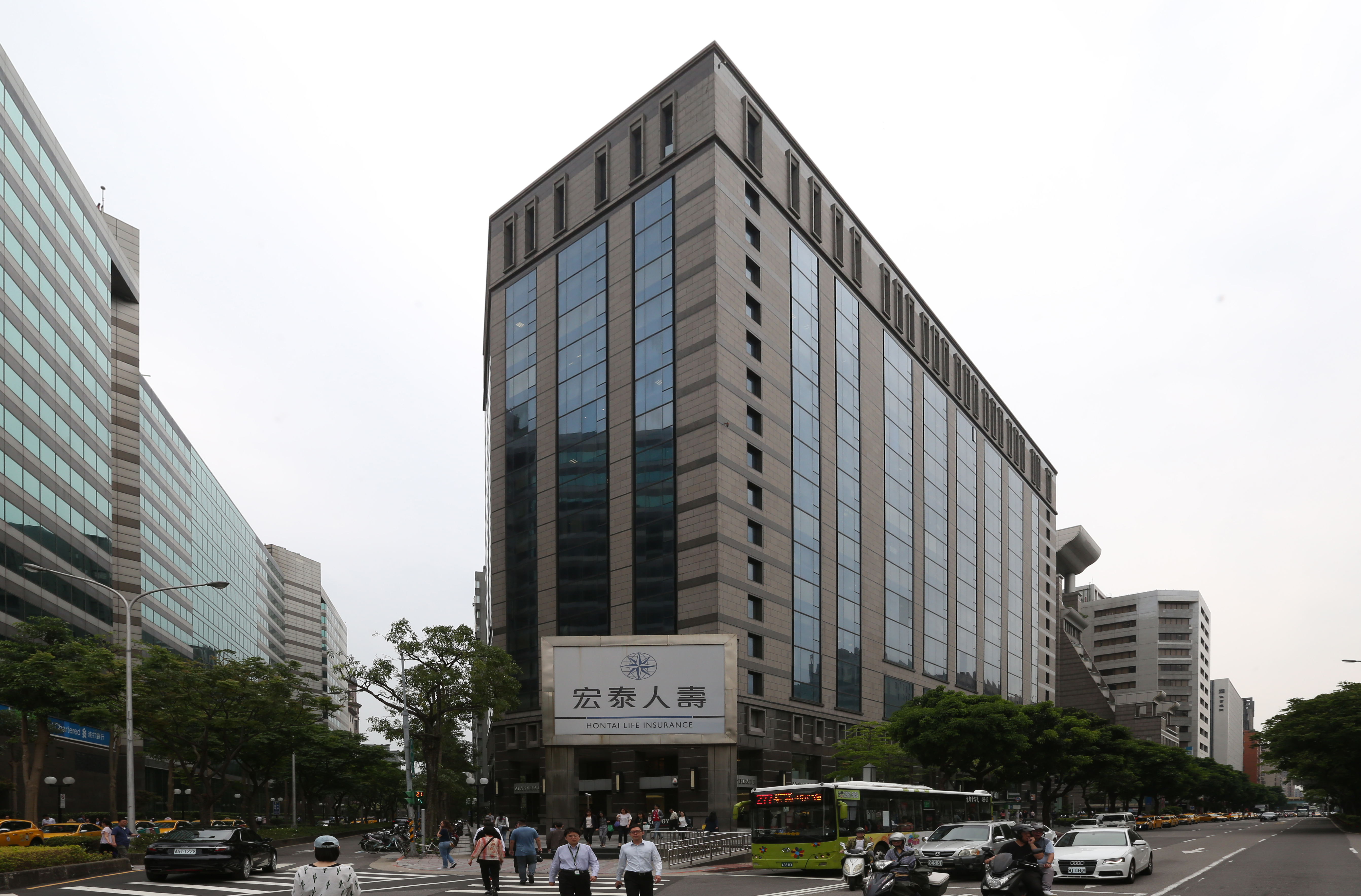 宏泰集團不僅土地資產豐厚，在金融業也大有斬獲，橫跨證券、銀行和壽險，林鴻南長年深耕金融業。