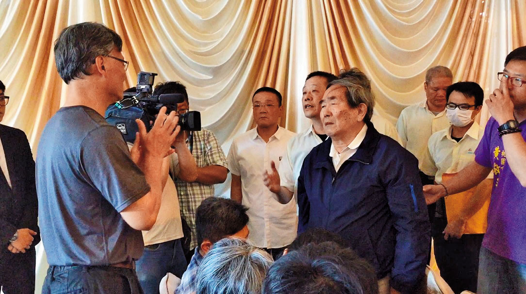 敬鵬董事長黃維金到靈堂慰問家屬，家屬則希望能盡早公布調查結果。