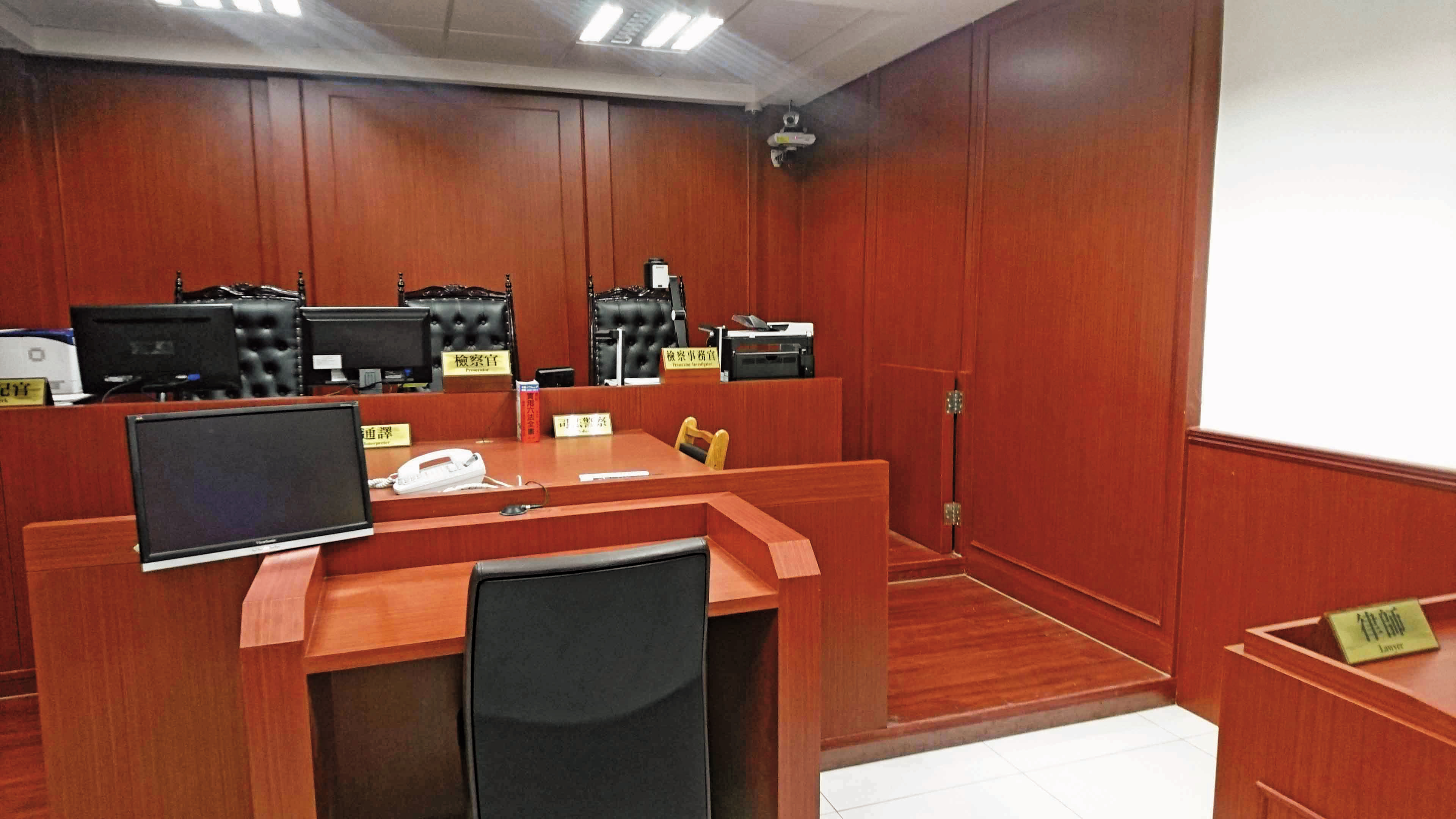 檢察官問訊時，筆錄除了透過電腦螢幕秀給馬英九等人看，也立即藉由天眼系統傳給偵辦團隊比對。