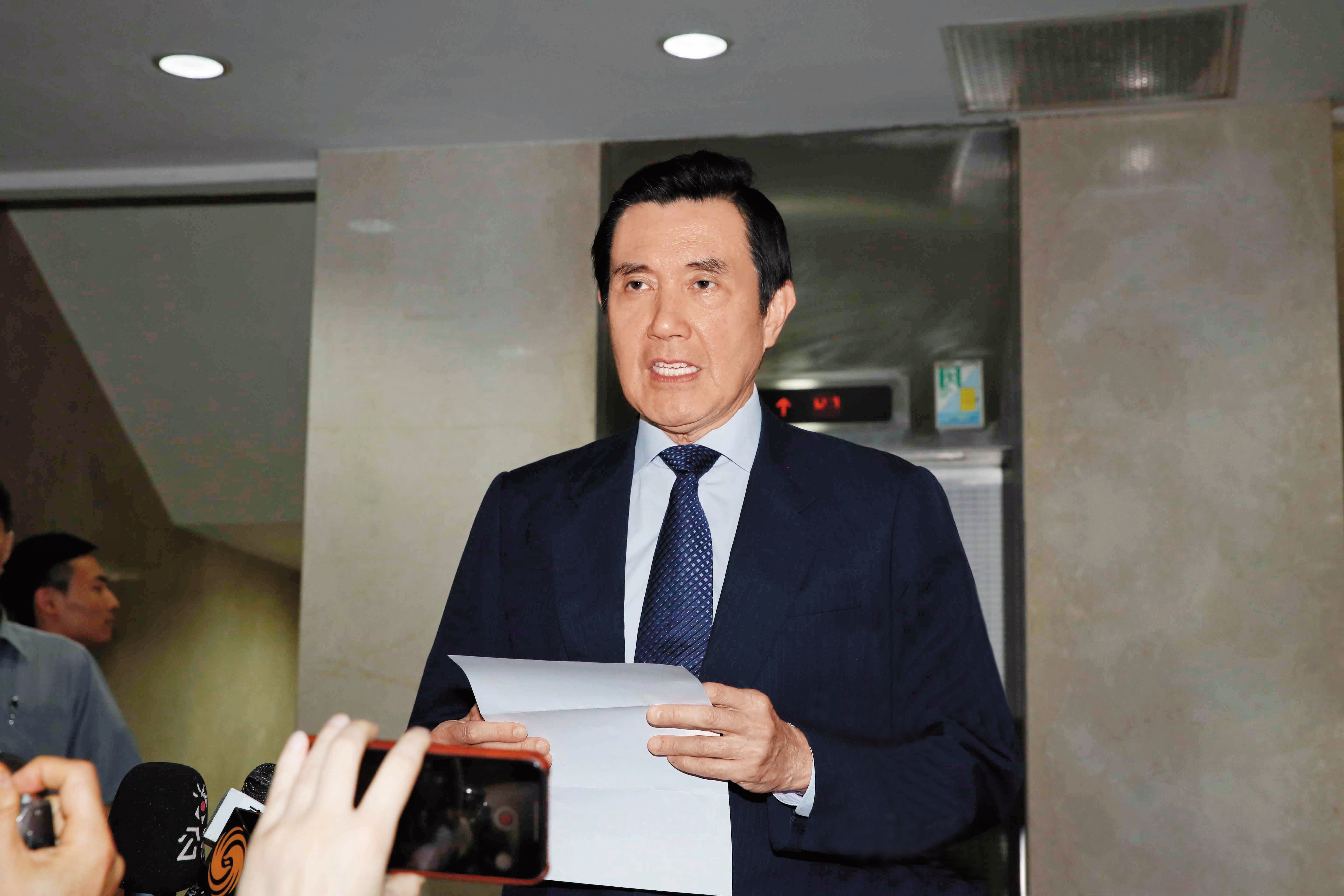 馬英九庭訊後，炮轟檢方立場不公，並以此為由行使緘默權，引發關注。