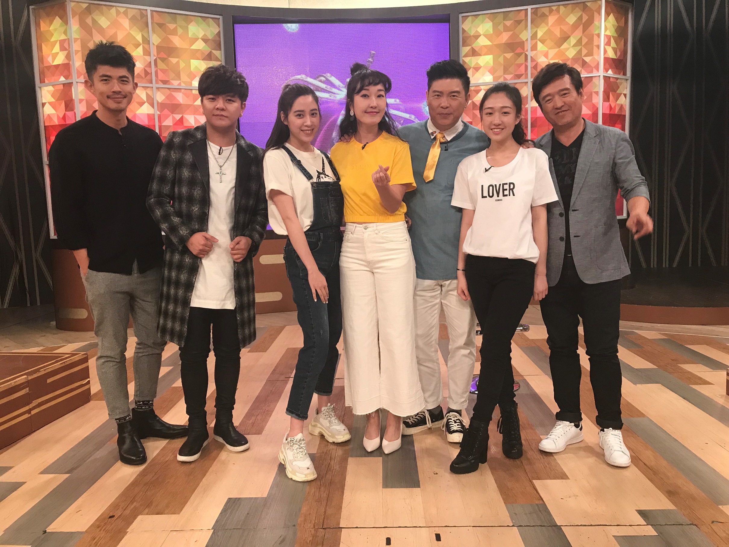 《一袋女王》節目邀請到多位星二代分享家有大明星的甘苦。（衛視中文台提供）