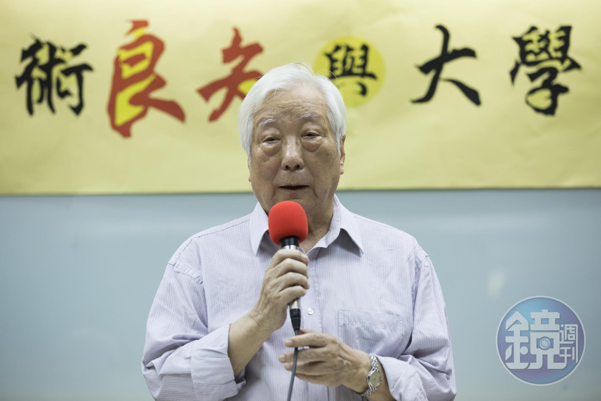台大前校長孫震今天站出來批評政府執意拔管,缺少法律正當性,也缺少政治上的智慧。