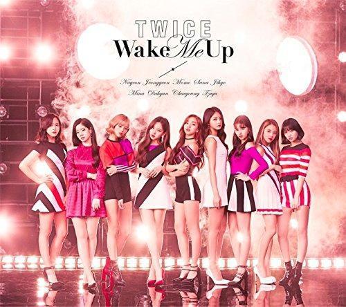 當今K-POP圈最火的女團之一「TWICE」，乃是本次KCON的壓軸好戲，最後來和粉絲們一起擺招牌姿勢。圖為TWICE本月即將在日本發行的第三張專輯封面。（圖片取自日本亞馬遜）