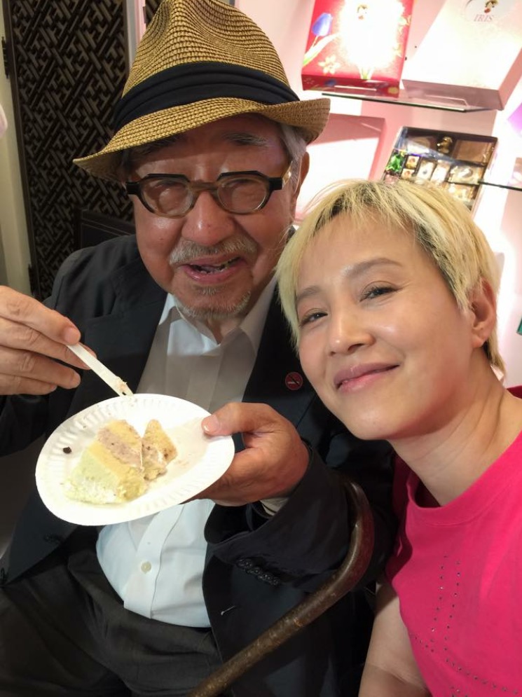 李明依與孫越兩家人感情很好,經常一起聚餐同樂。(翻攝自李明依臉書)