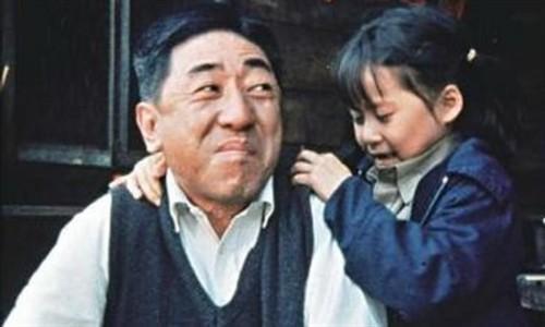 孫越影壇的代表作毫無疑問是《搭錯車》，「啞叔」苦心拉拔女兒長大，最後在女兒功成名就後卻溘然長逝的劇情不知逼哭多少人。