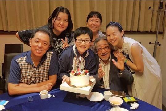 張小燕、朱延平、曾寶儀、邱瓈寬等人齊聚。（翻攝自朱延平臉書）