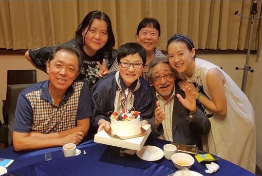 張小燕、朱延平、曾寶儀、邱瓈寬等人齊聚。（翻攝自朱延平臉書）