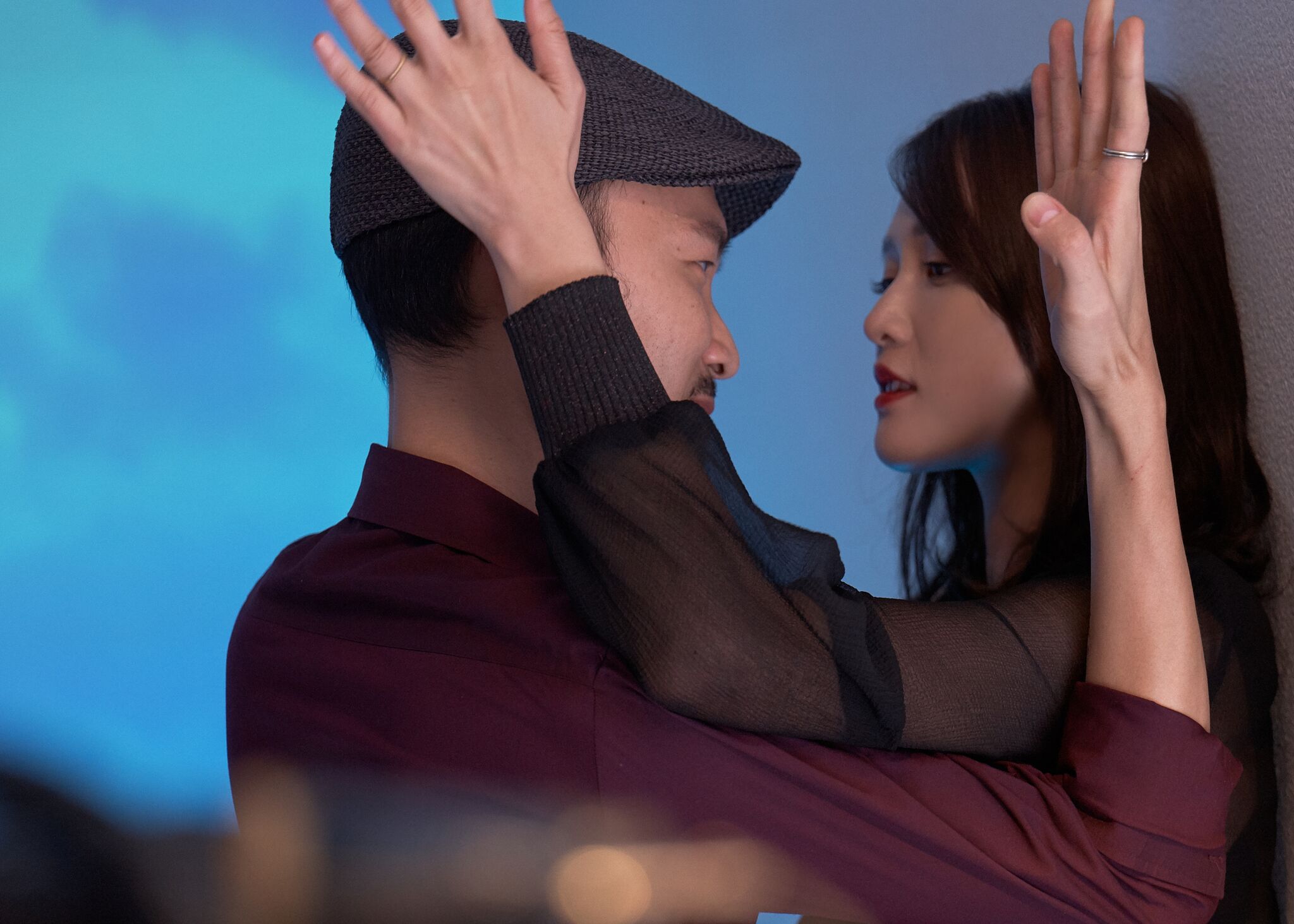 陳喬恩與張少懷在戲中有激情吻戲。（威視提供）