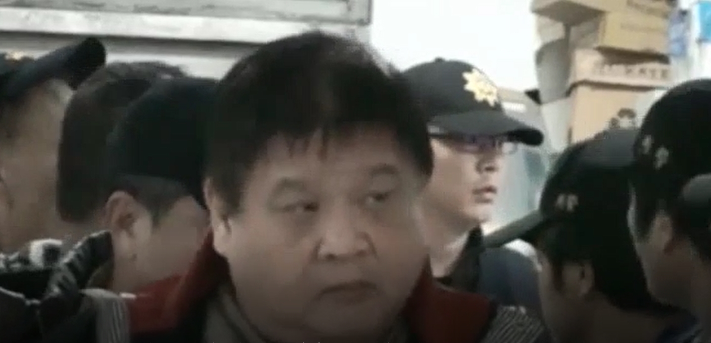 竹聯幫虎堂前堂主、綽號「楞子」的朱家訓淪法拍屋蟑螂，警方研判可能經濟出狀況。（刑事局提供）