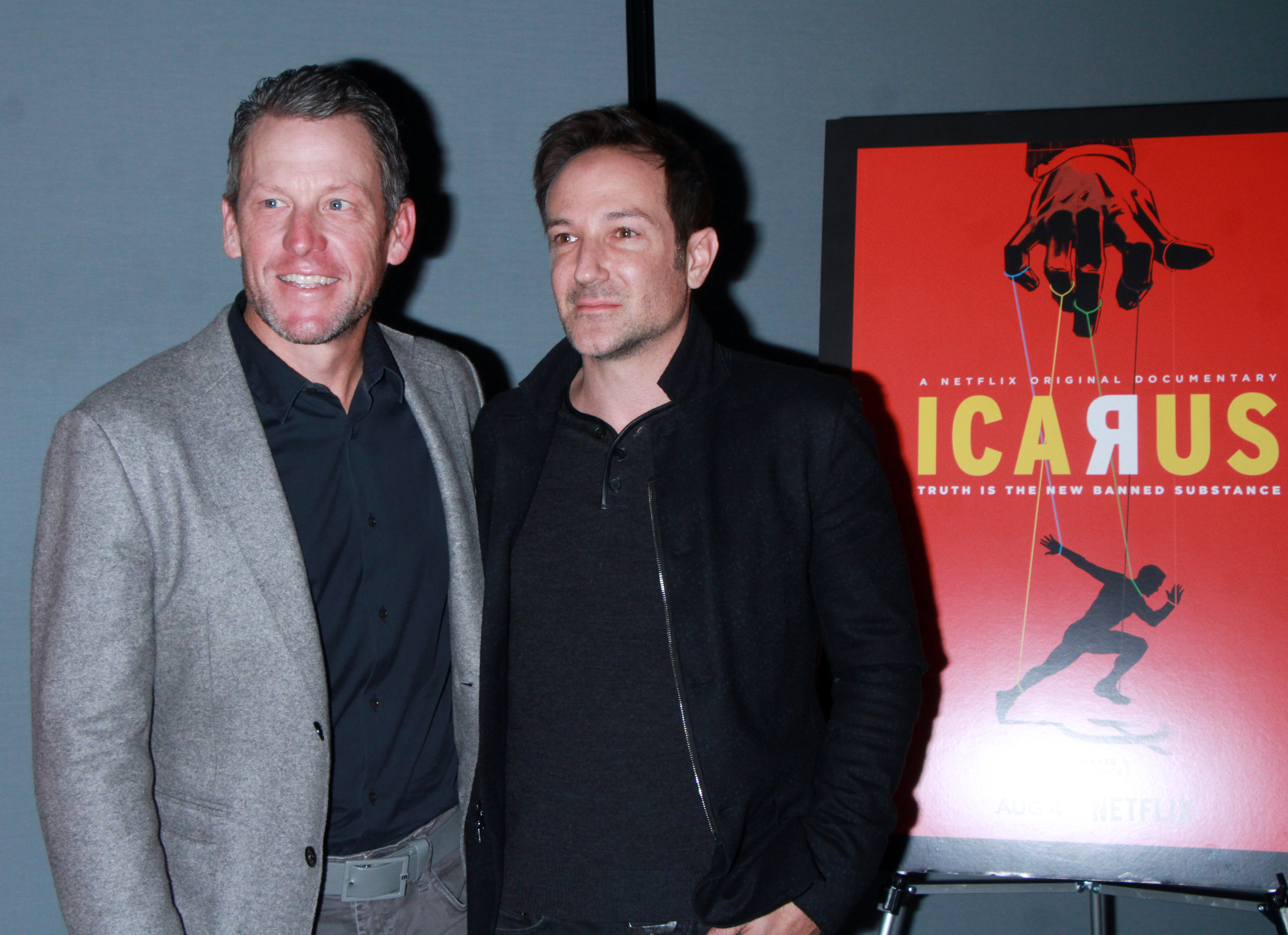 2018年1月6日，阿姆斯壯（左）出席紐約《伊卡洛斯》試映會，電影以俄羅斯運動員的禁藥風波為主題，並獲今年奧斯卡最佳紀錄片。（東方IC）