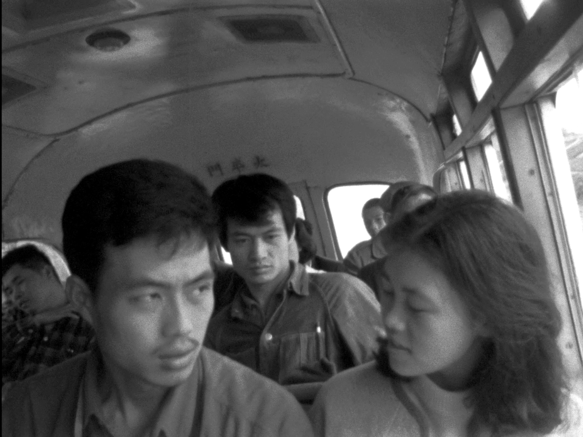 1966年陳耀圻執導的紀錄片《上山》，以牟敦芾（左起）、黃永松與黃貴蓉為主角。（國家電影中心提供）