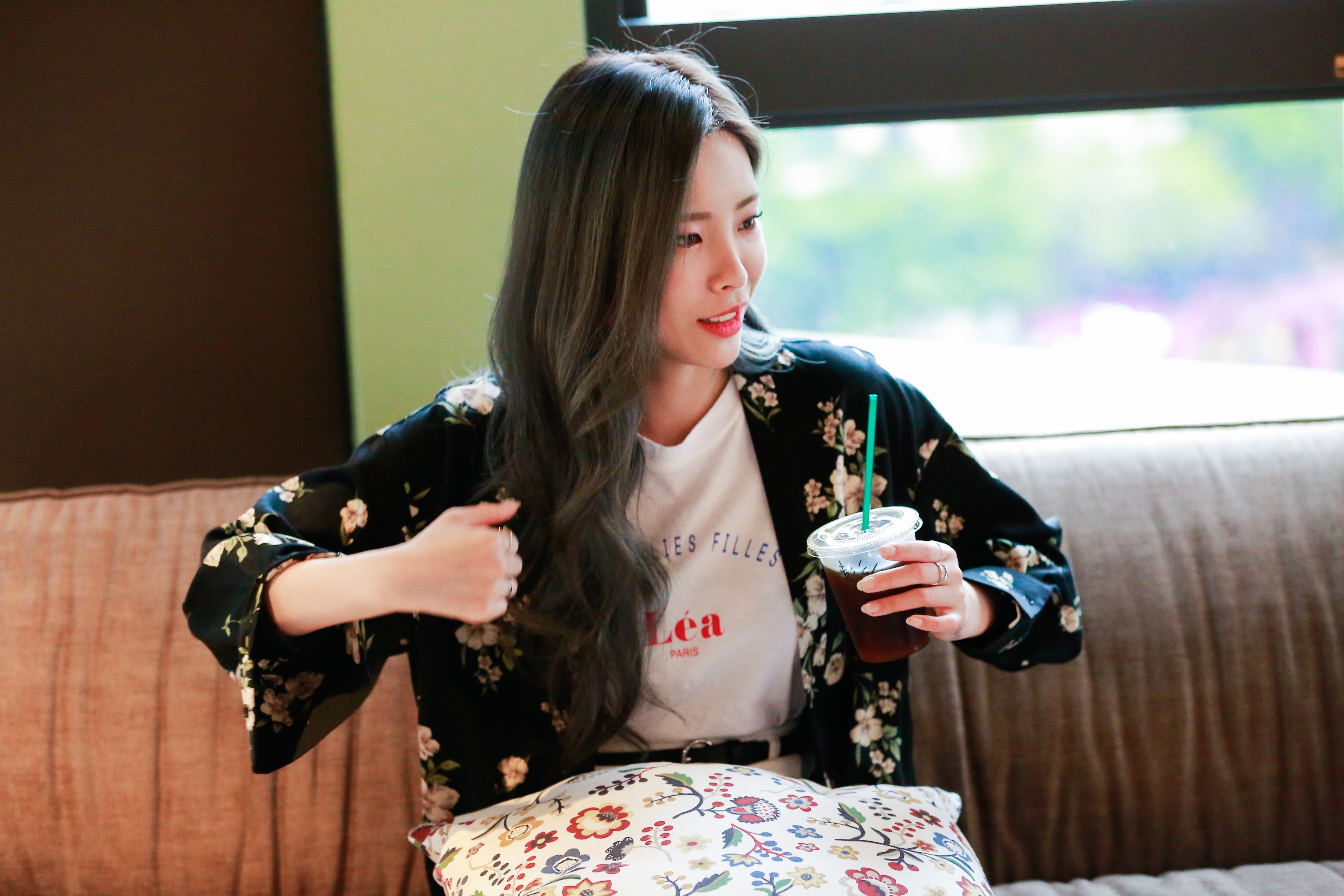 HEIZE首次來台演出，見到機場熱烈歡迎她的粉絲，開心到都跳起來。