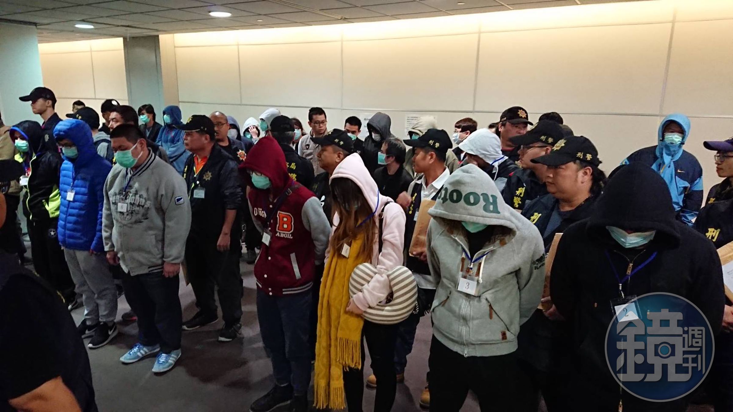90多名詐騙嫌犯遭遣返回桃園機場。（刑事局提供）