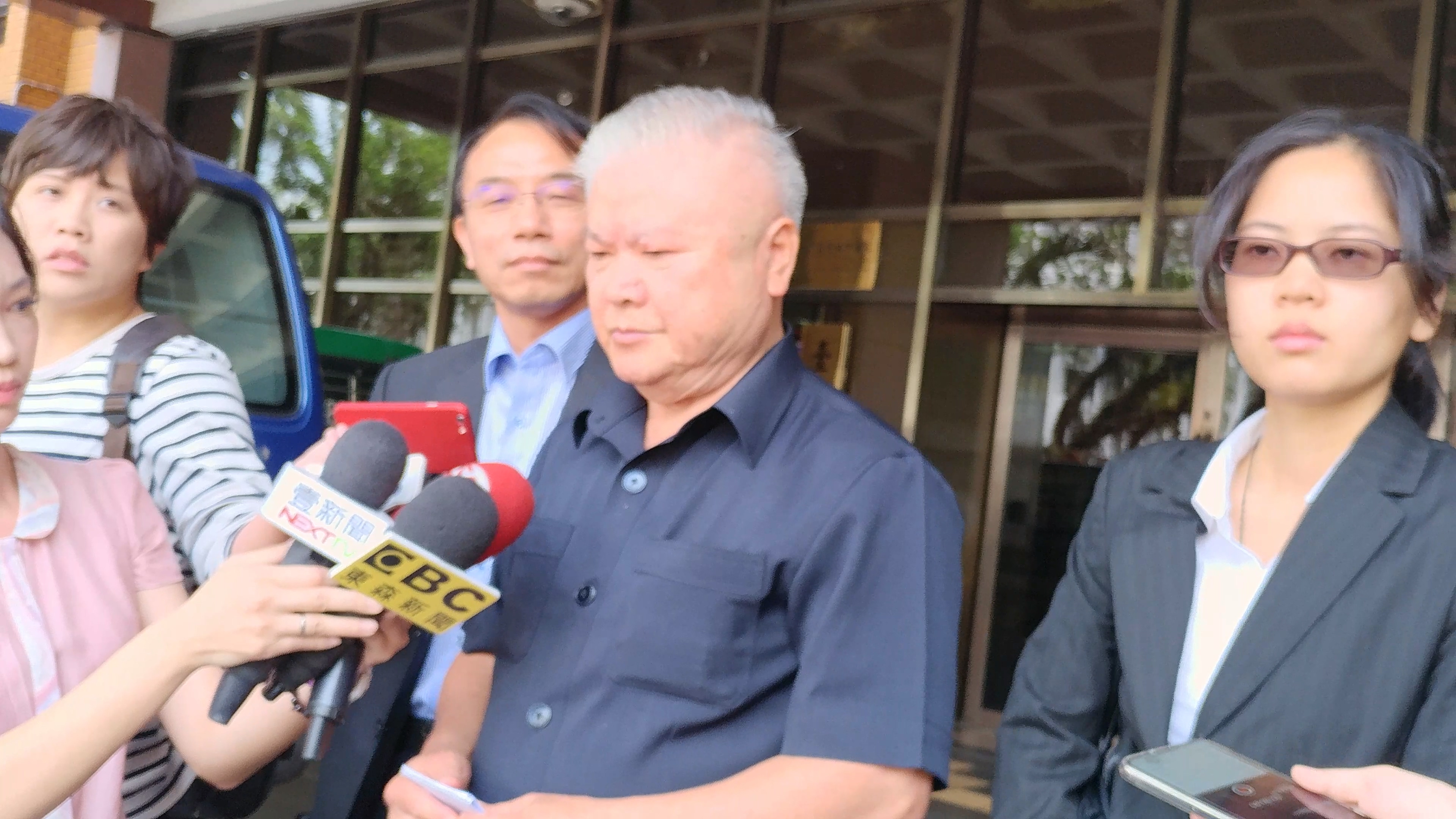 前特偵組發言人陳雲南（右2）代表《我的少女時代》片方，對陳玉珊提告。