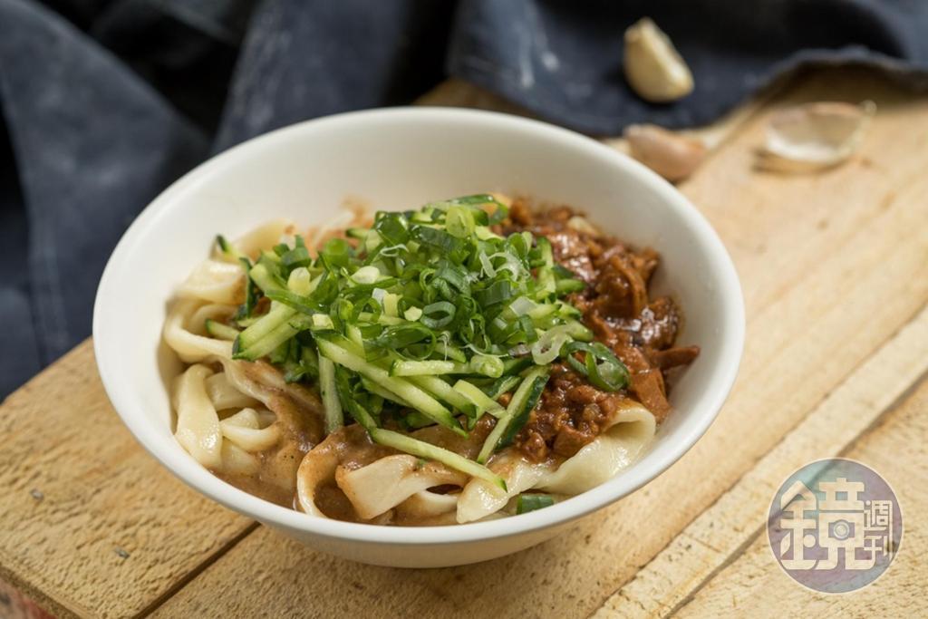 「雙醬麵」吃得到麻醬的香氣和炸醬的甜鹹。(75元/小碗)