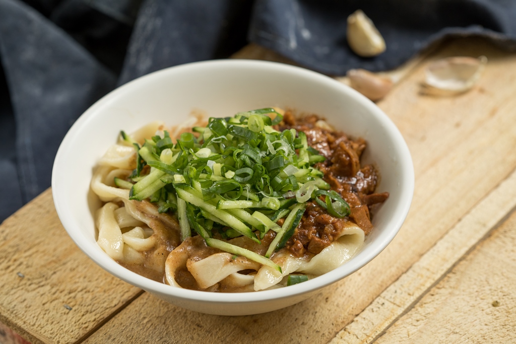 「雙醬麵」吃得到麻醬的香氣和炸醬的甜鹹。（75元／小碗）