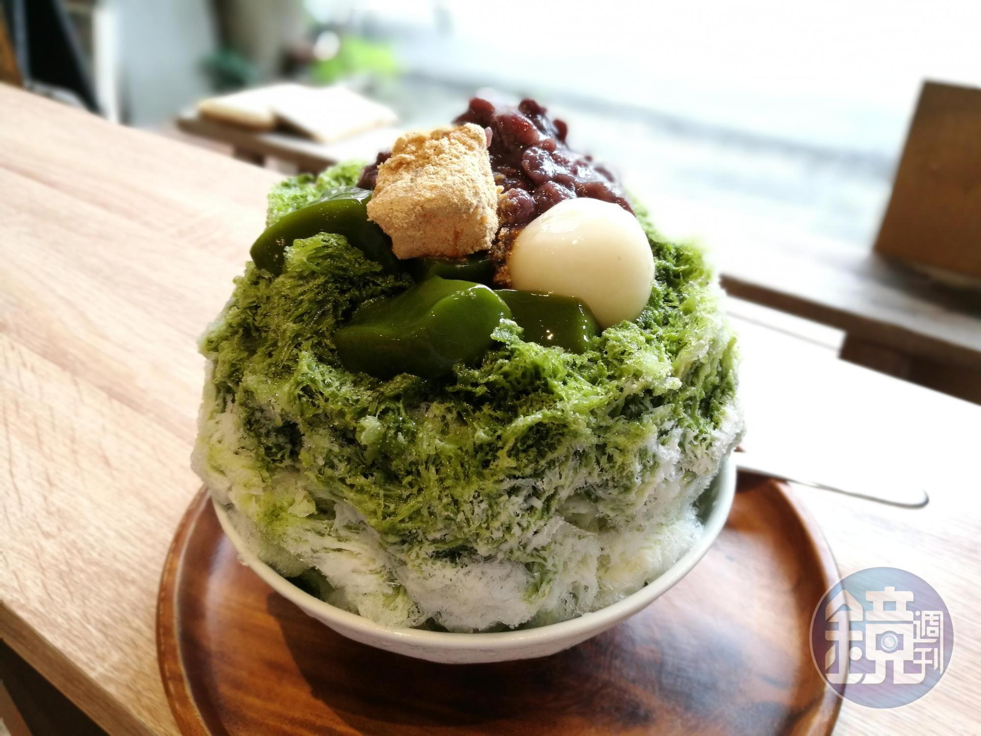 使用京都小山園抹茶粉與自製白玉丸子的「路過・老京都」刨冰。（140元／碗）