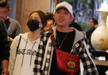 【獨家有片神新聞】天理何在？大根帶二正妹上錢櫃