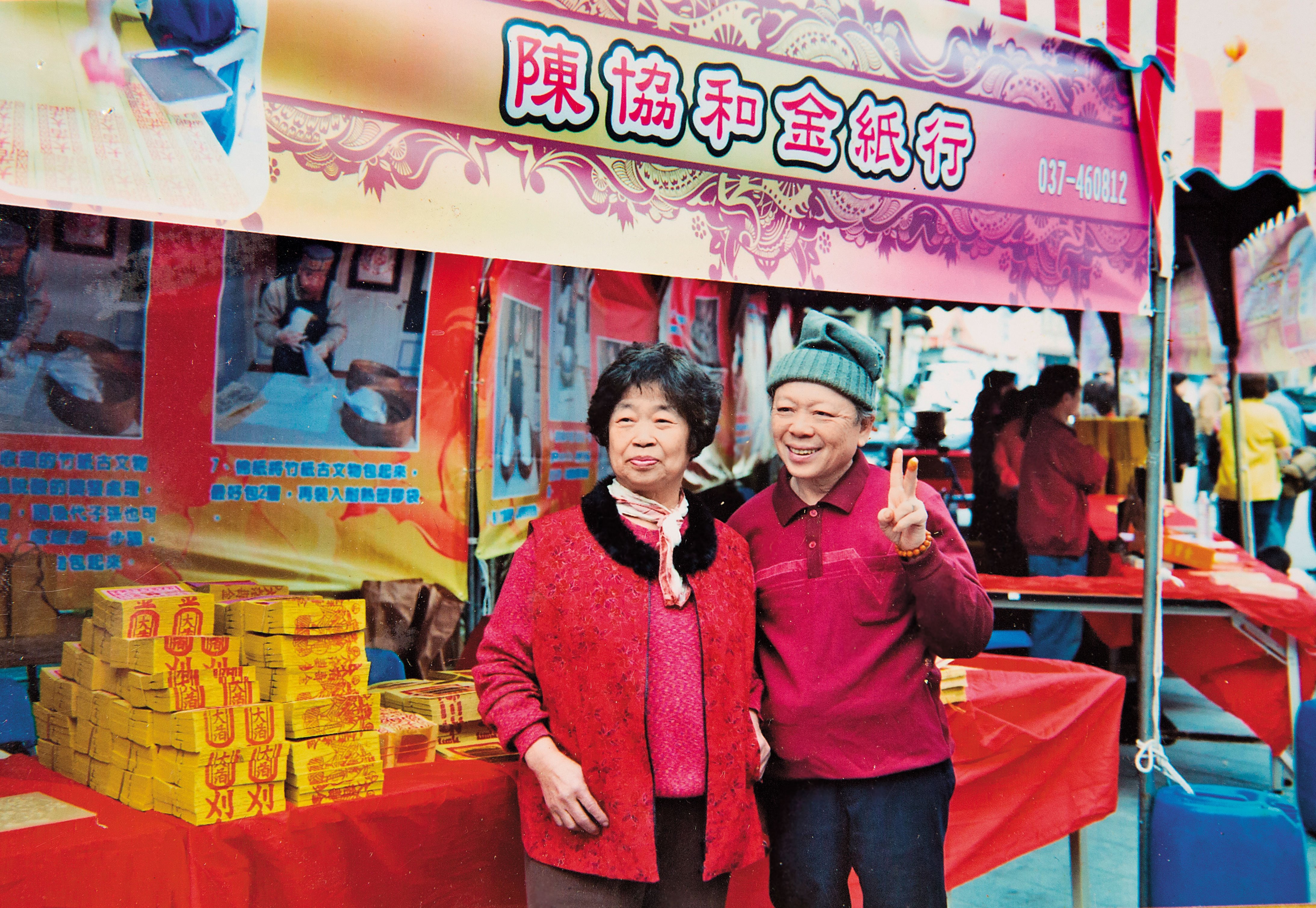 陳坤輝與太太接手家業30多年，太太卻在2個多月前因洗腎離世，他只能在工作中平撫傷痛。（陳坤輝提供）