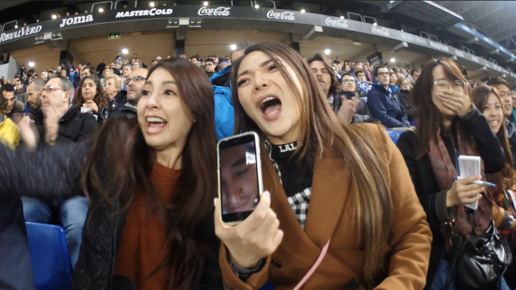 小甜甜跟韋汝曾應節目之邀一同出國，看來感情不錯。（亞洲旅遊台提供）