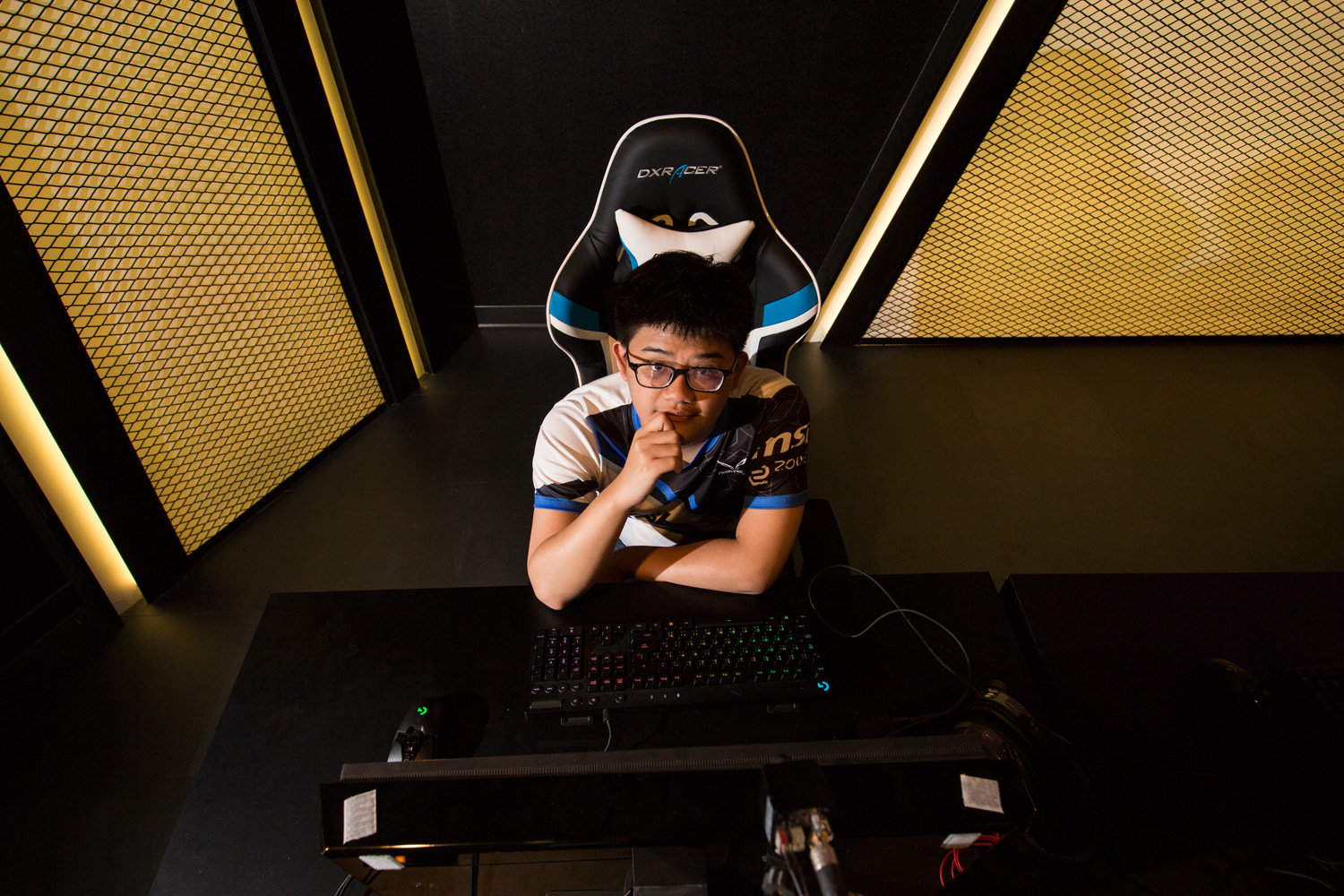 比賽時，陳威霖有時會用直覺應戰，有時則是善用90秒的思考時間，細心推敲接下來的局勢。