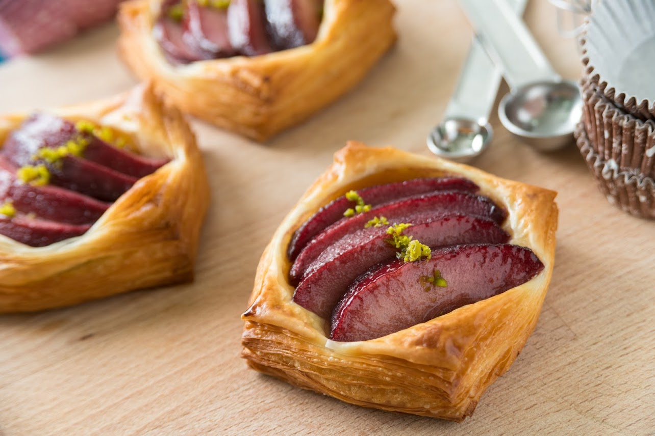 「十年」製作許多手法繁複、細膩的調理麵包。