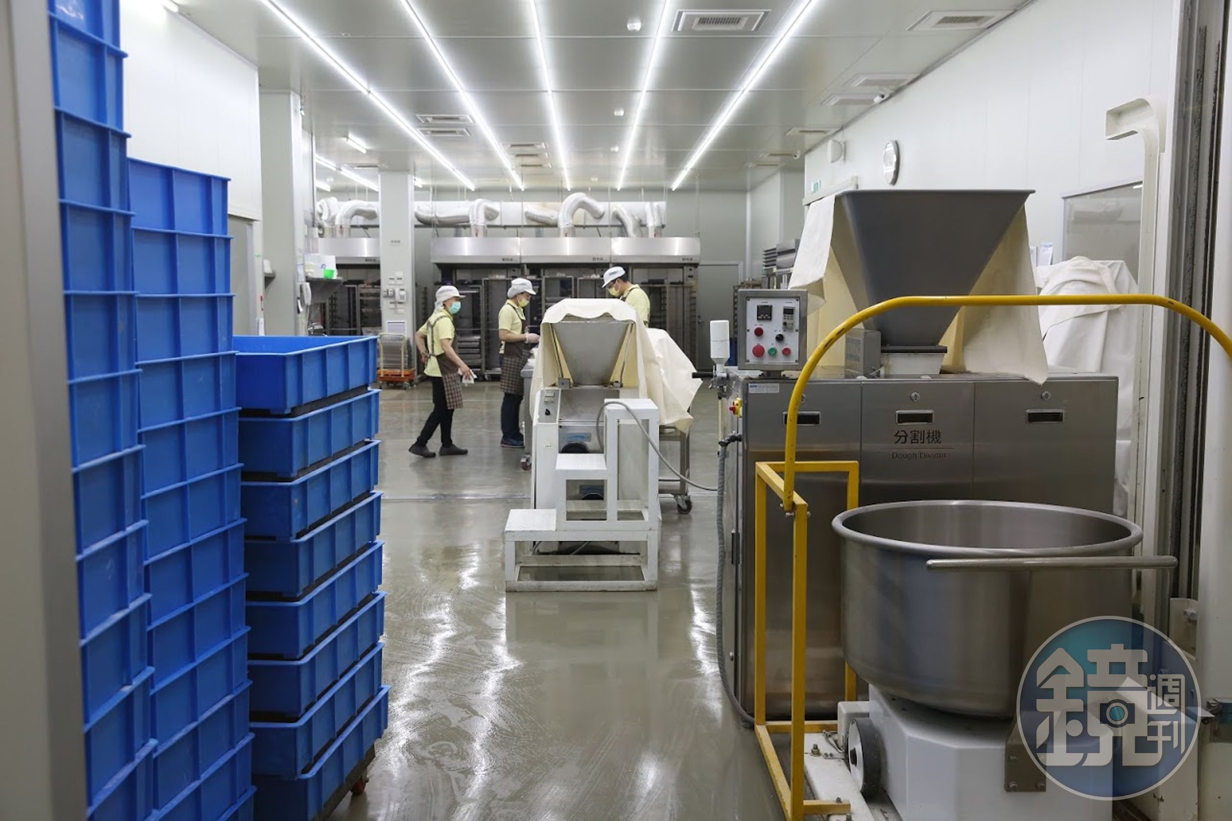 馬可先生中央工廠環境乾淨，每天工作完畢所有設備都必須徹底擦拭清潔。