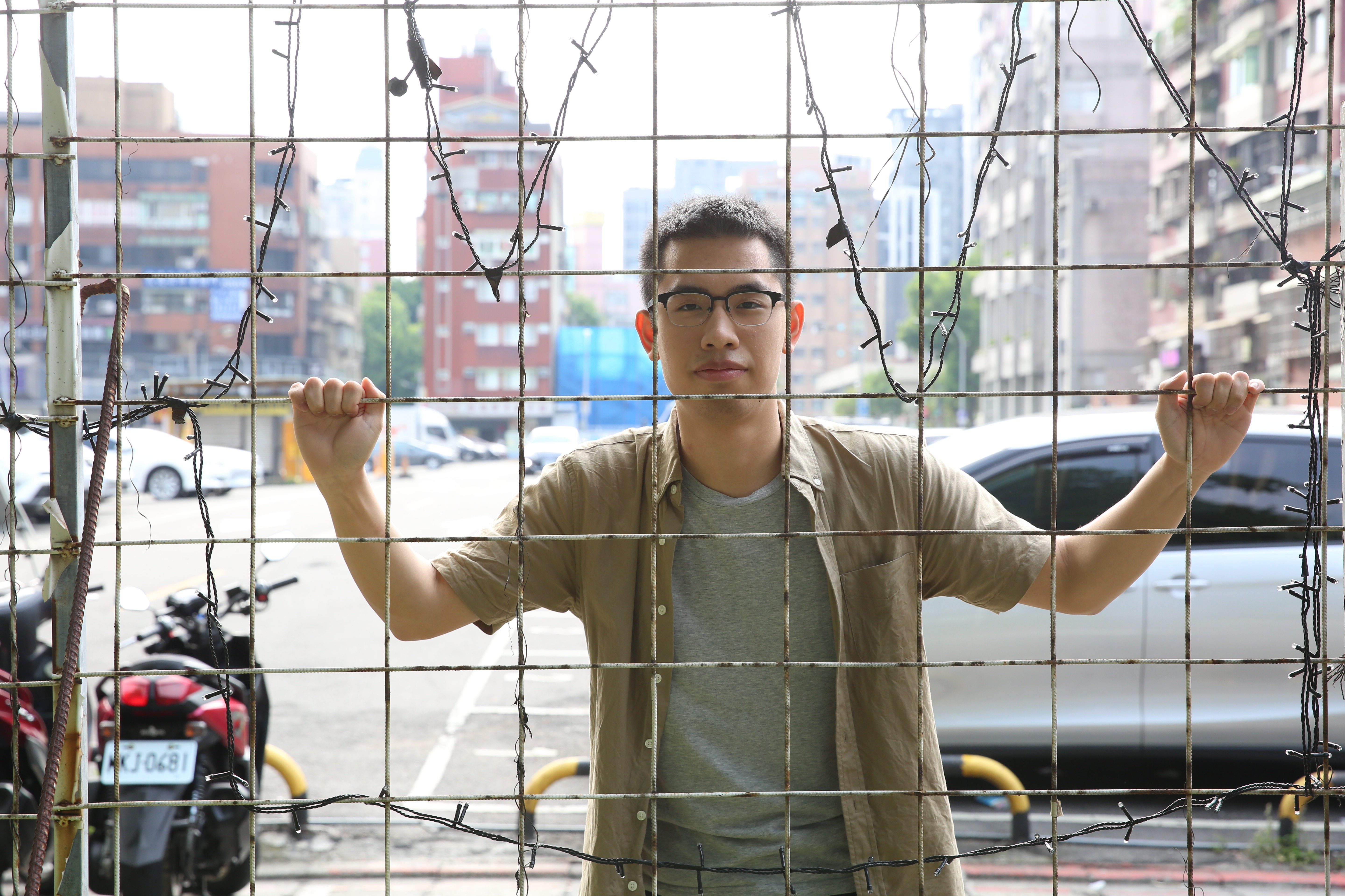 經歷幾段戀情後，張乃其認為愛情也許會像貓走了就不回來，但你遠遠望著牠就好，不要拿石頭丟牠。