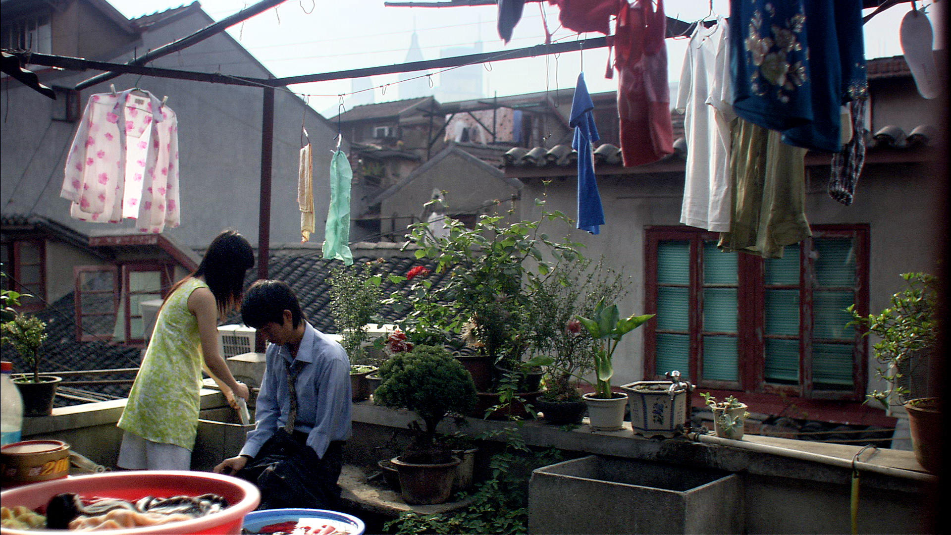 王洪飛畢業後便長住上海，曾拍過《迷樂上海》，但他已打算搬離這個城市，未來將以歐洲和台灣為據點。（翻攝自iffr.com）