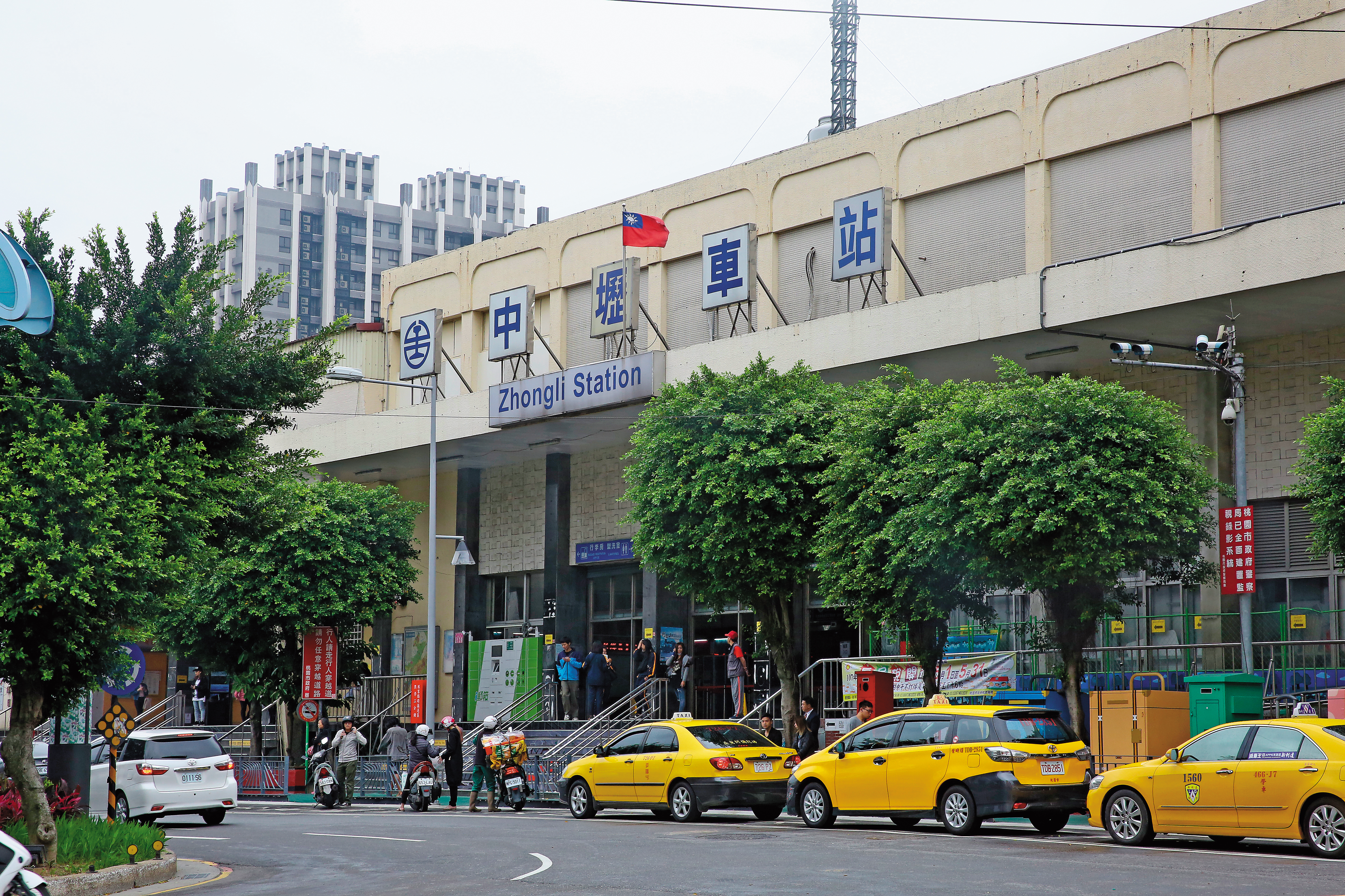 中壢火車站被評為全台最亂，陳學聖說，上任後一定立即改建，不要讓桃園蒙羞。