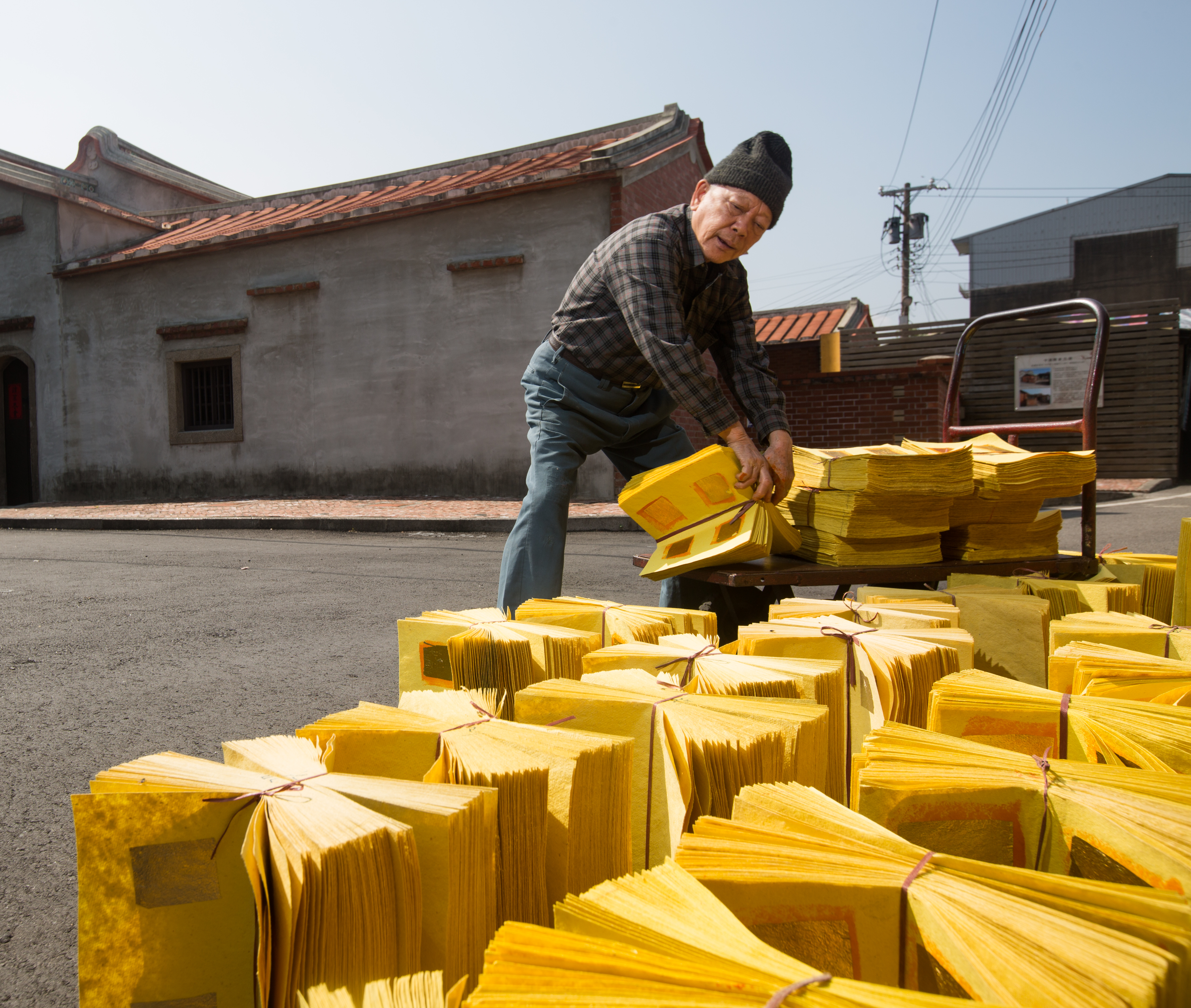 第二次日曬，約1至2天，曬乾章印。