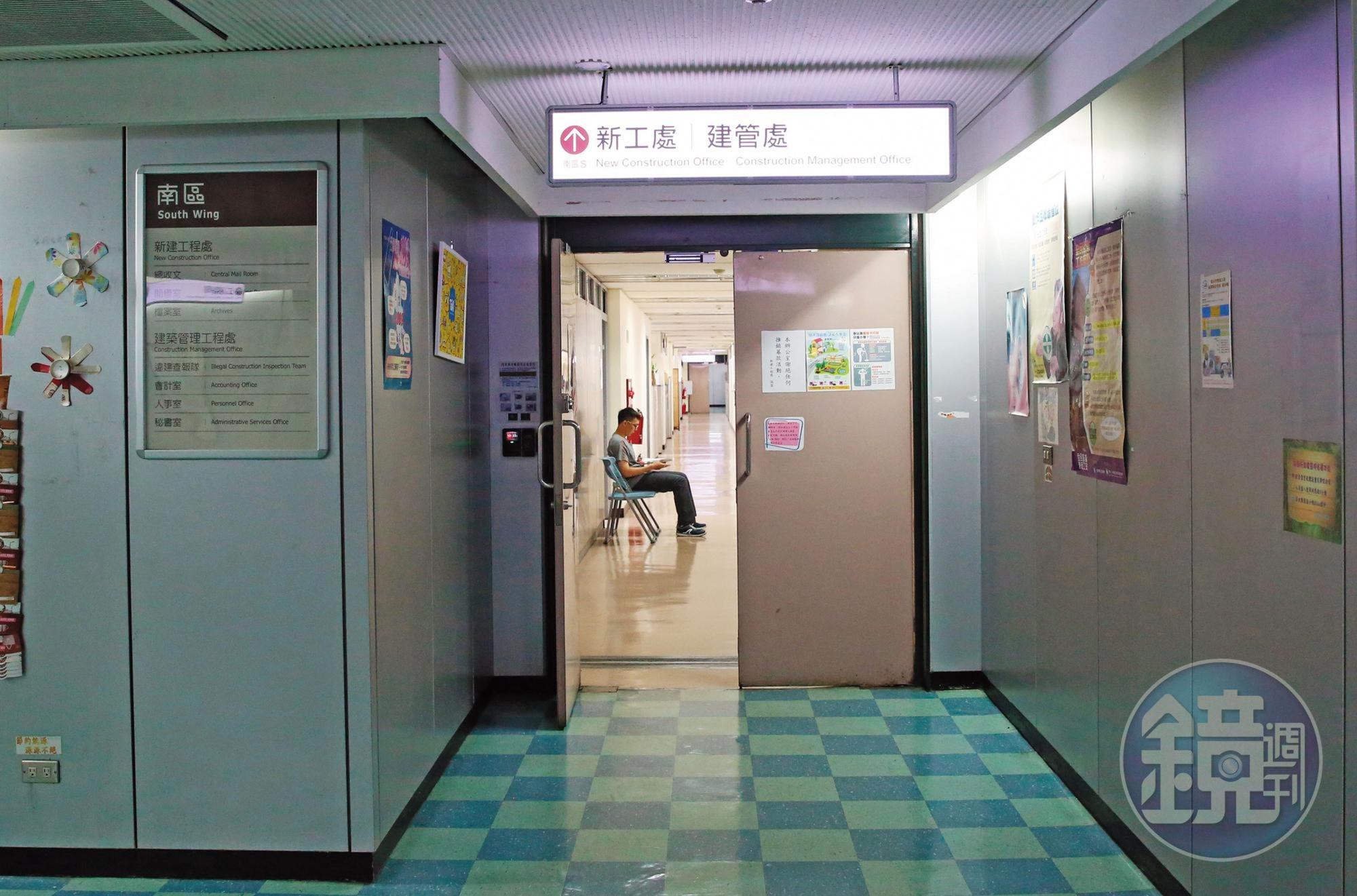 根據爆料人提供的資料,北市府新工處疑似也有約聘雇人員回鍋的情形發生。