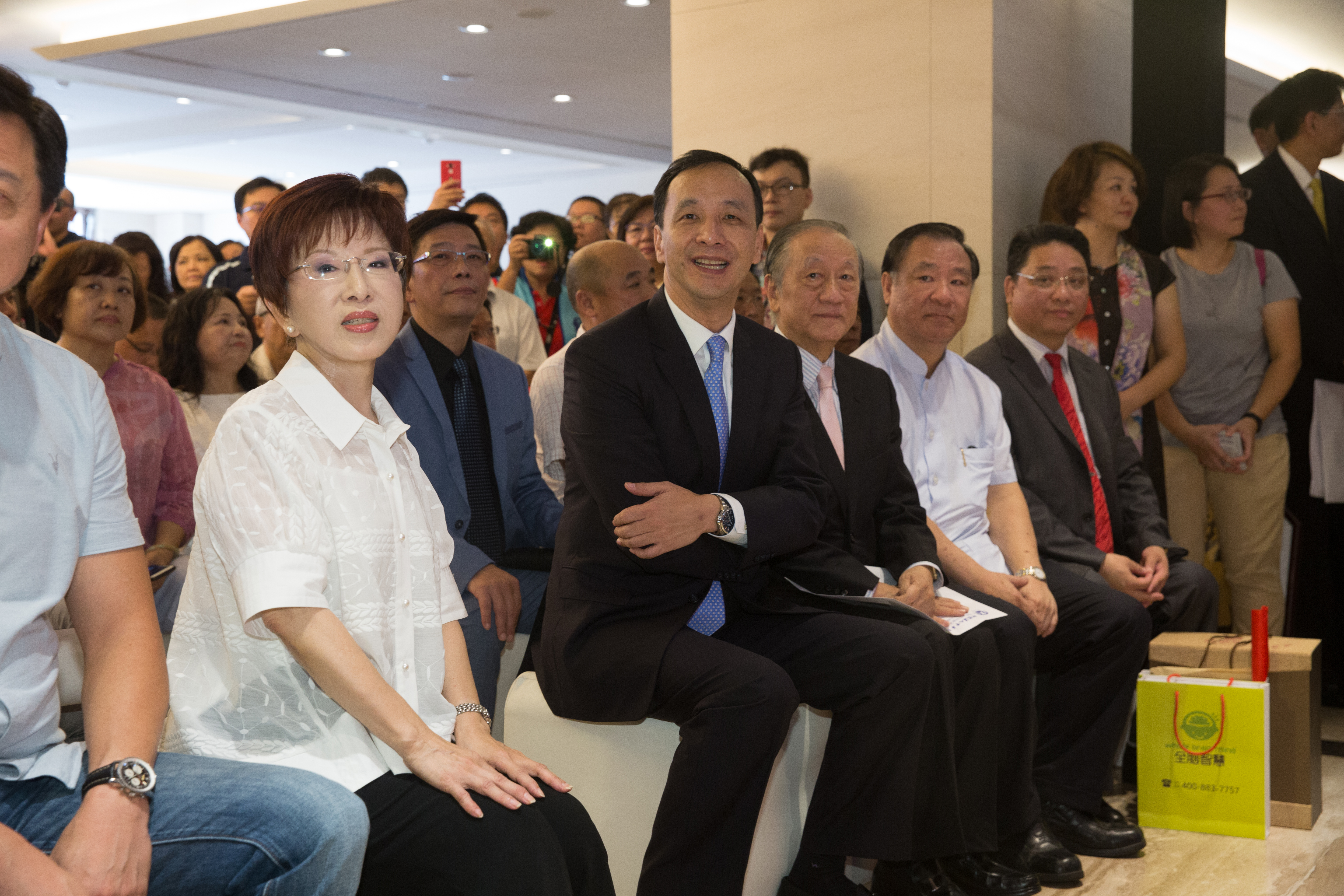 前國民黨主席洪秀柱、朱立倫最近以輔選之名勤跑全台，卻傳出目的是為年底的主席補選鋪路。