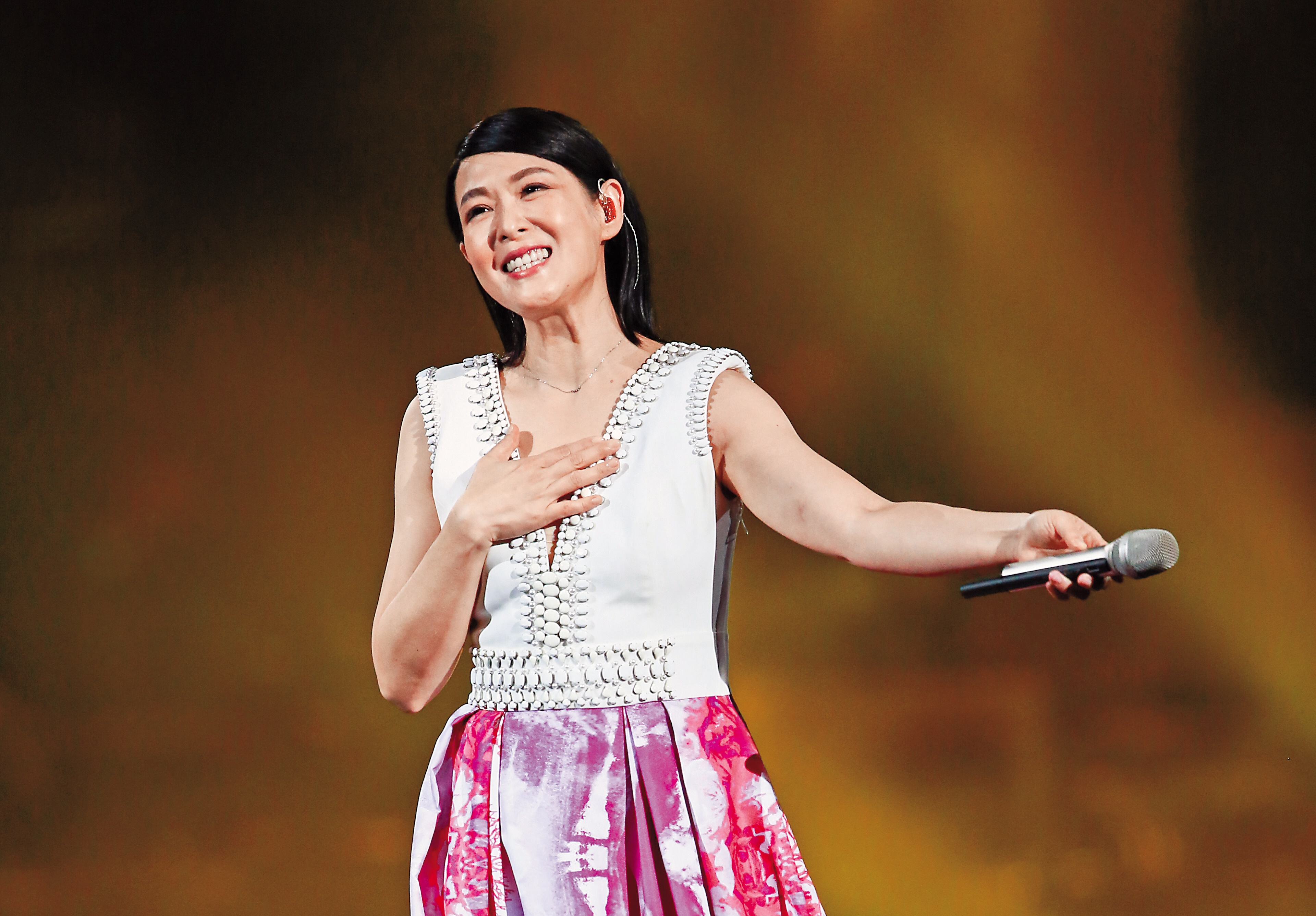 劉若英唱紅〈後來〉一曲，歌而優則導的她執導《後來的我們》成績亮麗，孰料爆發惡意刷票退票疑雲。